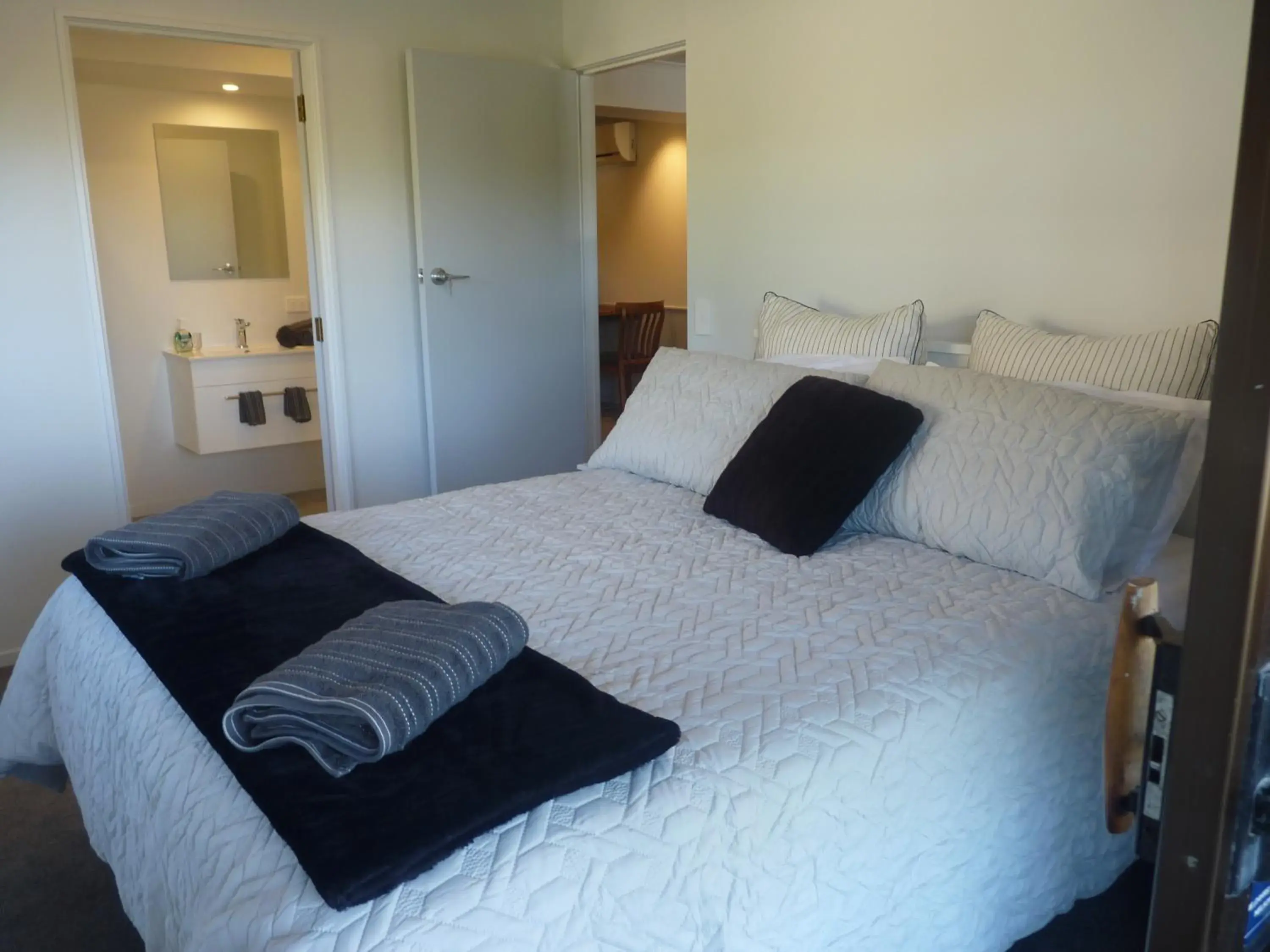 Superior Queen Room in Abel Tasman Kaiteriteri B & B Superior Queen Room in Abel Tasman Kaiteriteri B & B