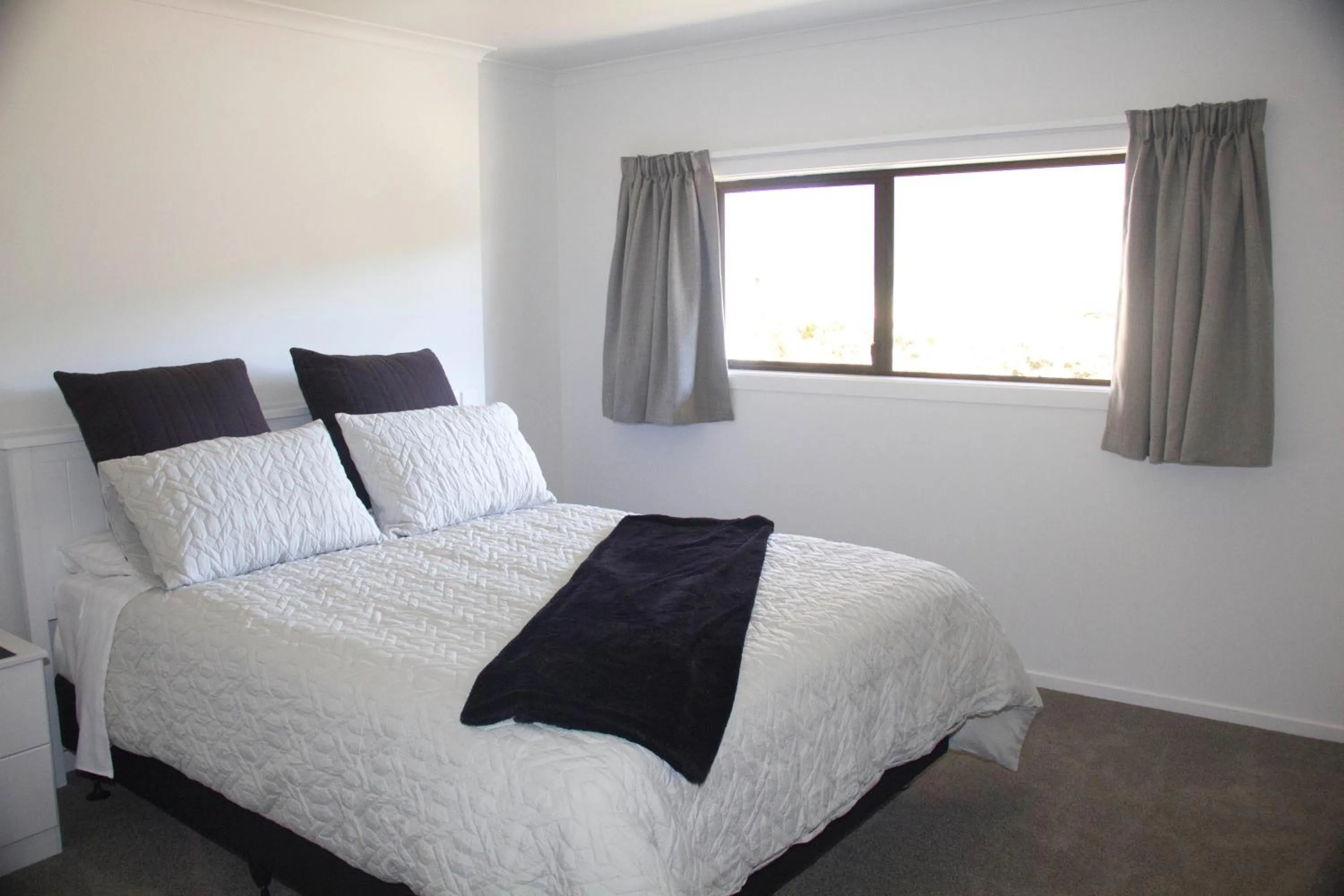 Garden view, Bed in Abel Tasman Kaiteriteri B & B