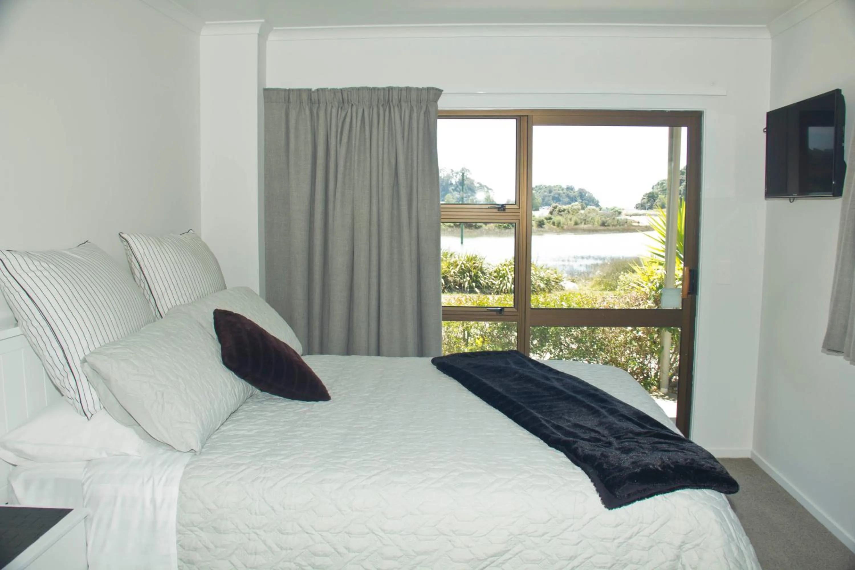 View (from property/room), Bed in Abel Tasman Kaiteriteri B & B