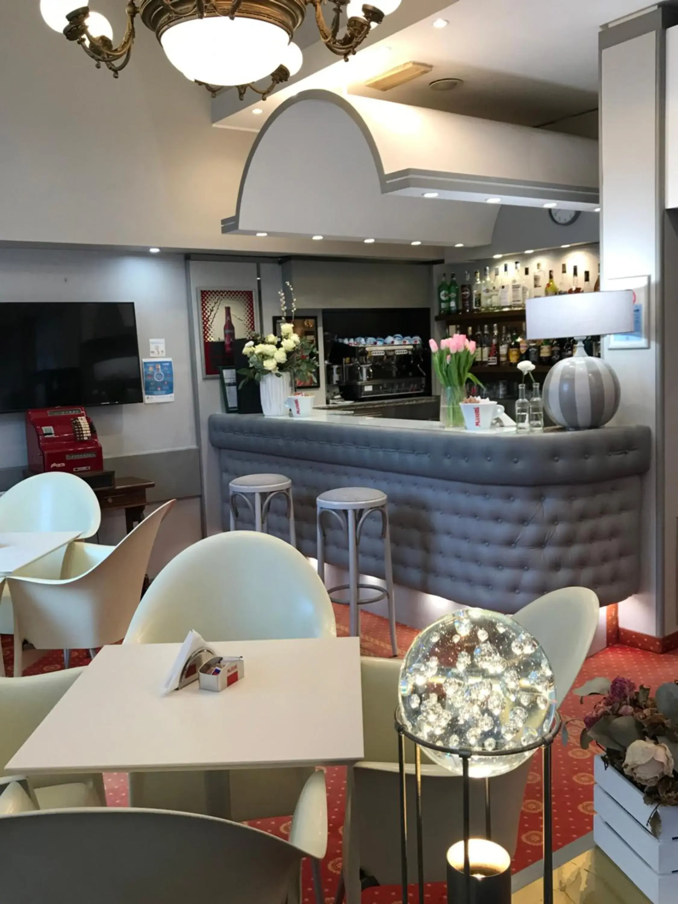 Lounge or bar, Restaurant/Places to Eat in Euro Hotel