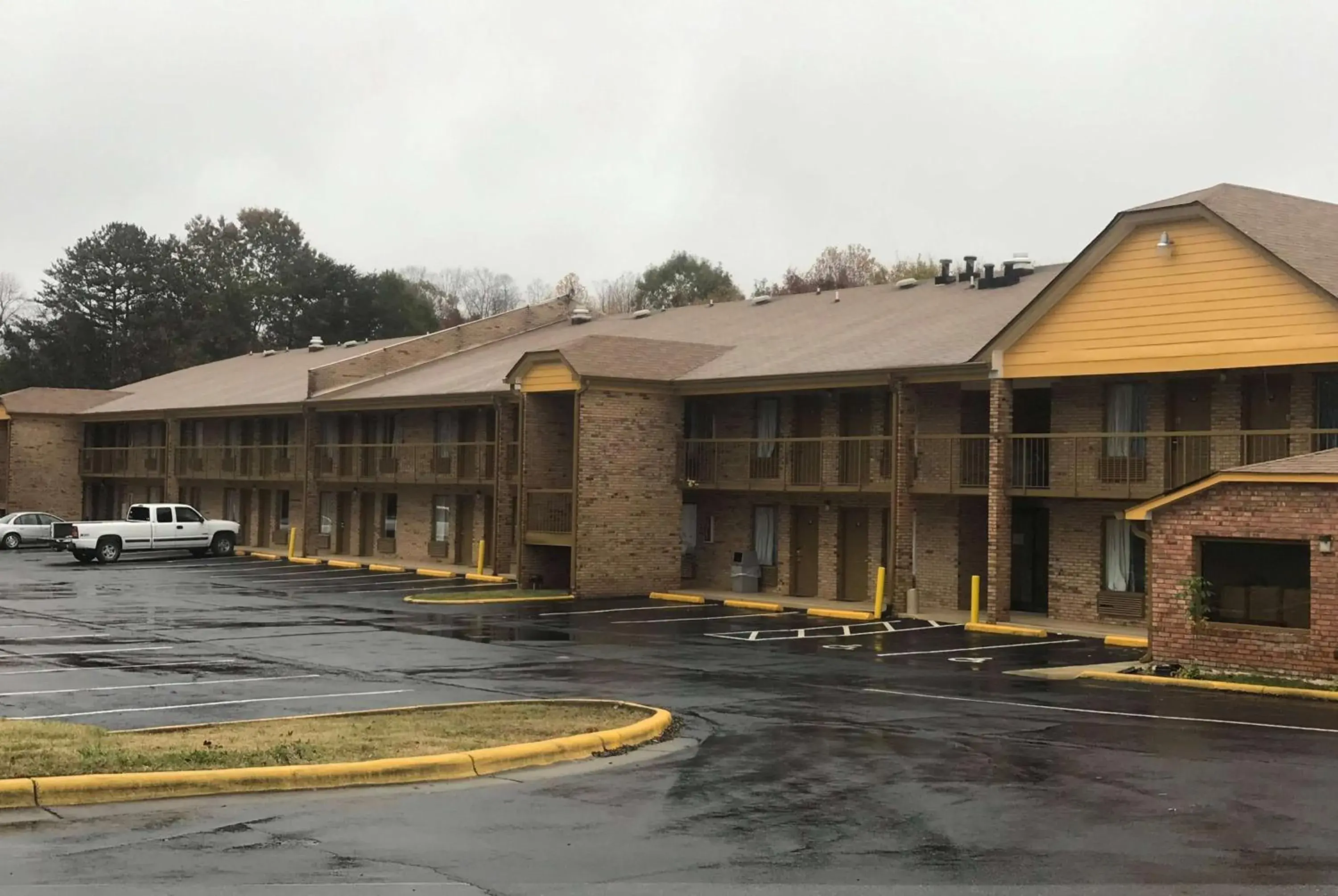 Property building in Days Inn by Wyndham King-Winston Salem Area Property building in Days Inn by Wyndham King-Winston Salem Area