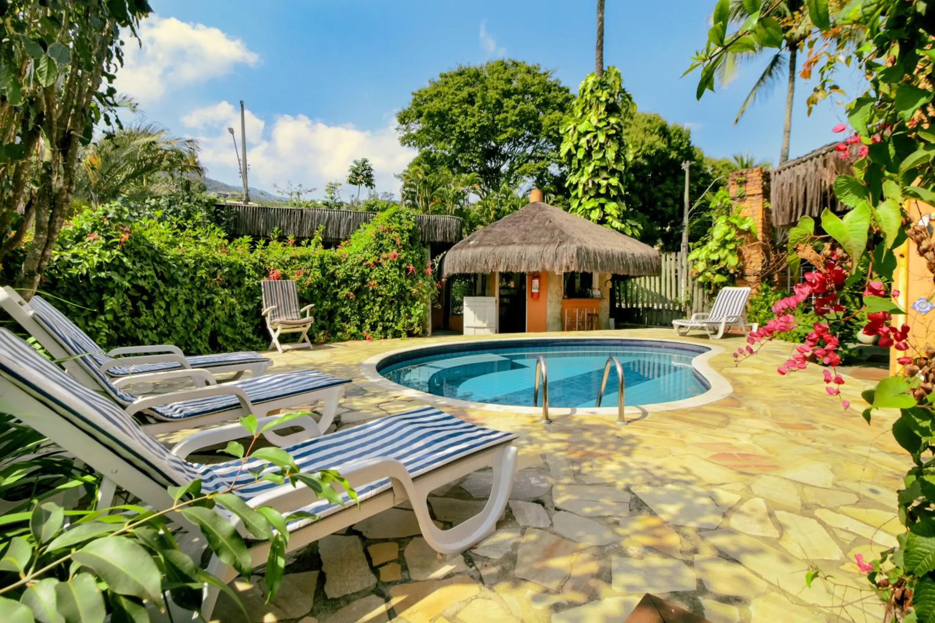 Swimming pool in VELINN Pousada Ponta do Pequeah Swimming pool in VELINN Pousada Ponta do Pequeah