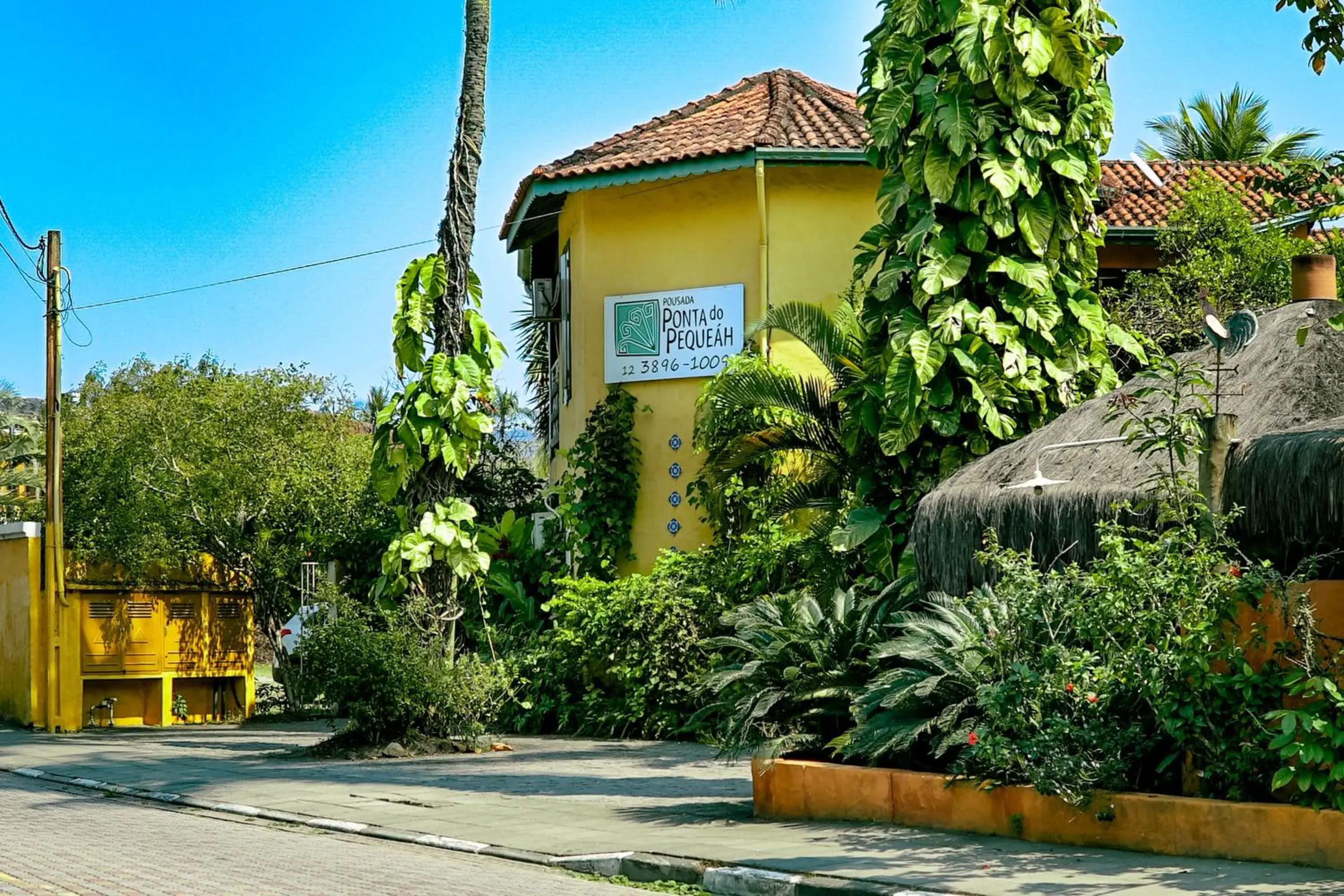 Facade/entrance in VELINN Pousada Ponta do Pequeah Facade/entrance in VELINN Pousada Ponta do Pequeah