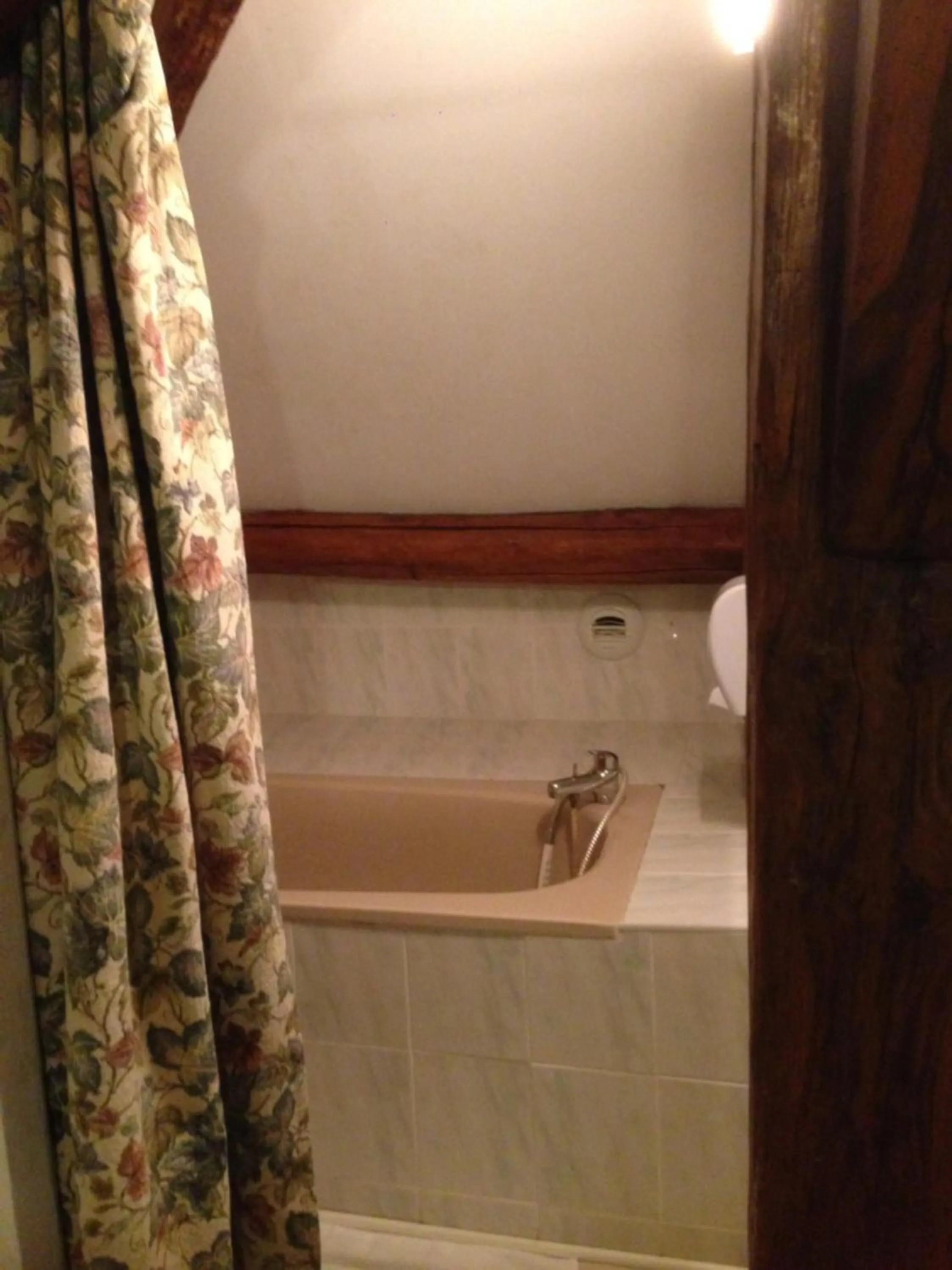 Bathroom in Logis Auberge De La Plaine