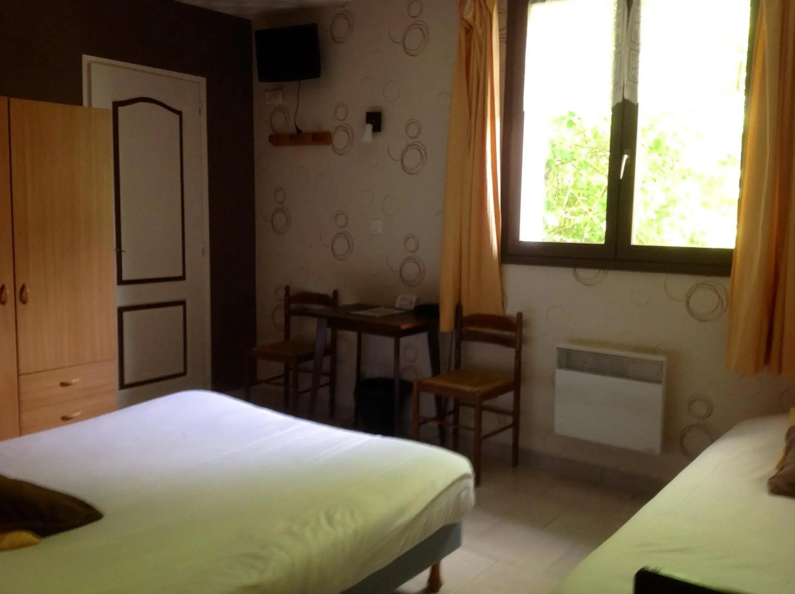 Triple Room in Logis Auberge De La Plaine Triple Room in Logis Auberge De La Plaine