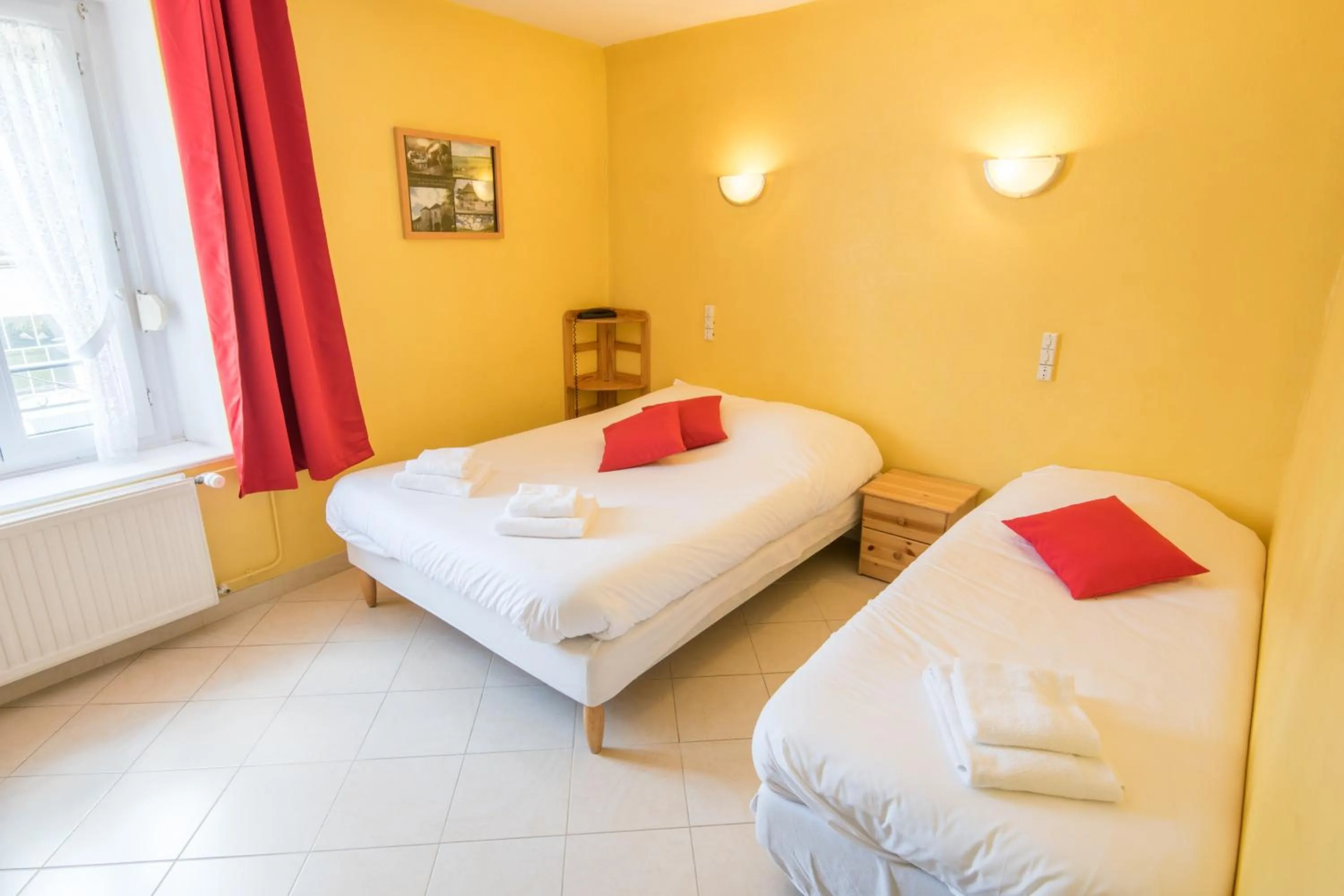 Bedroom, Bed in Logis Auberge De La Plaine