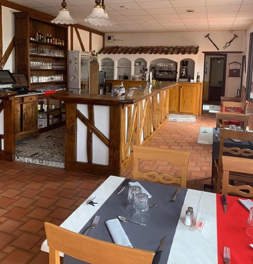 Restaurant/places to eat in Logis Auberge De La Plaine