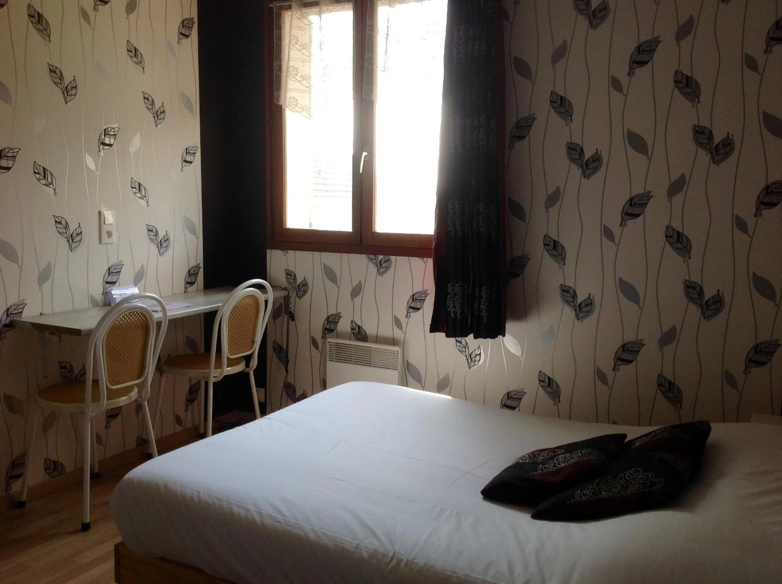 Bedroom, Bed in Logis Auberge De La Plaine