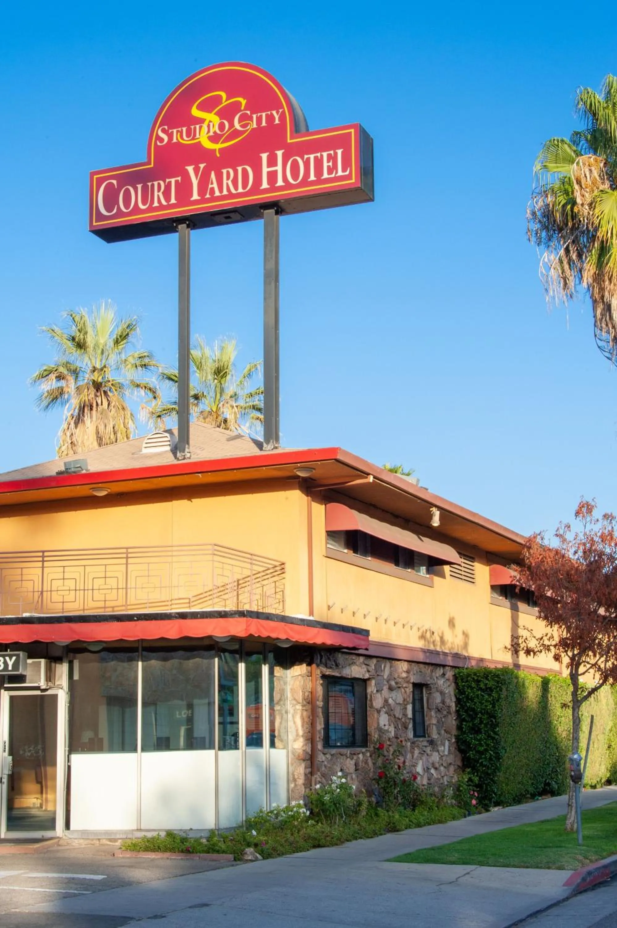 Property building in Studio City Court Yard Hotel