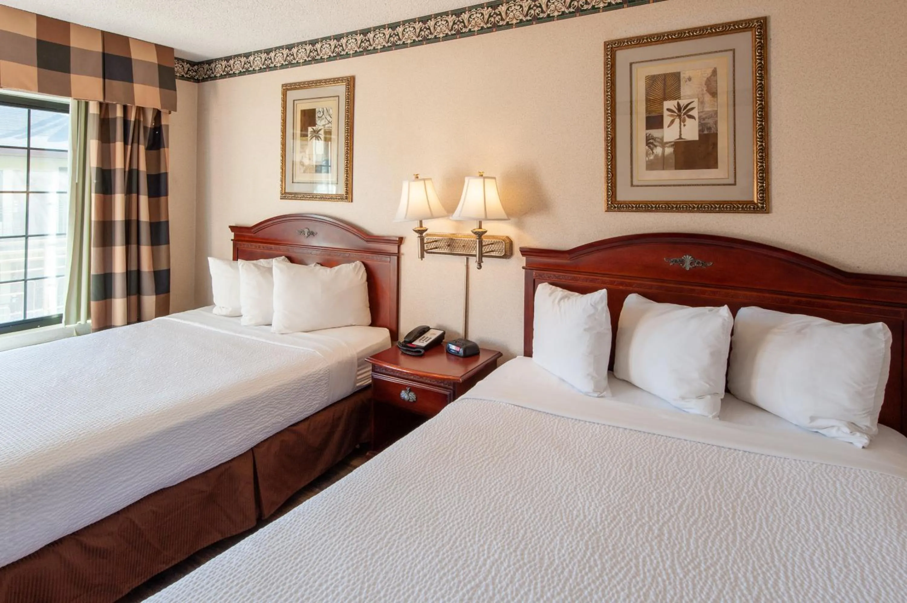 Bedroom, Bed in Studio City Court Yard Hotel