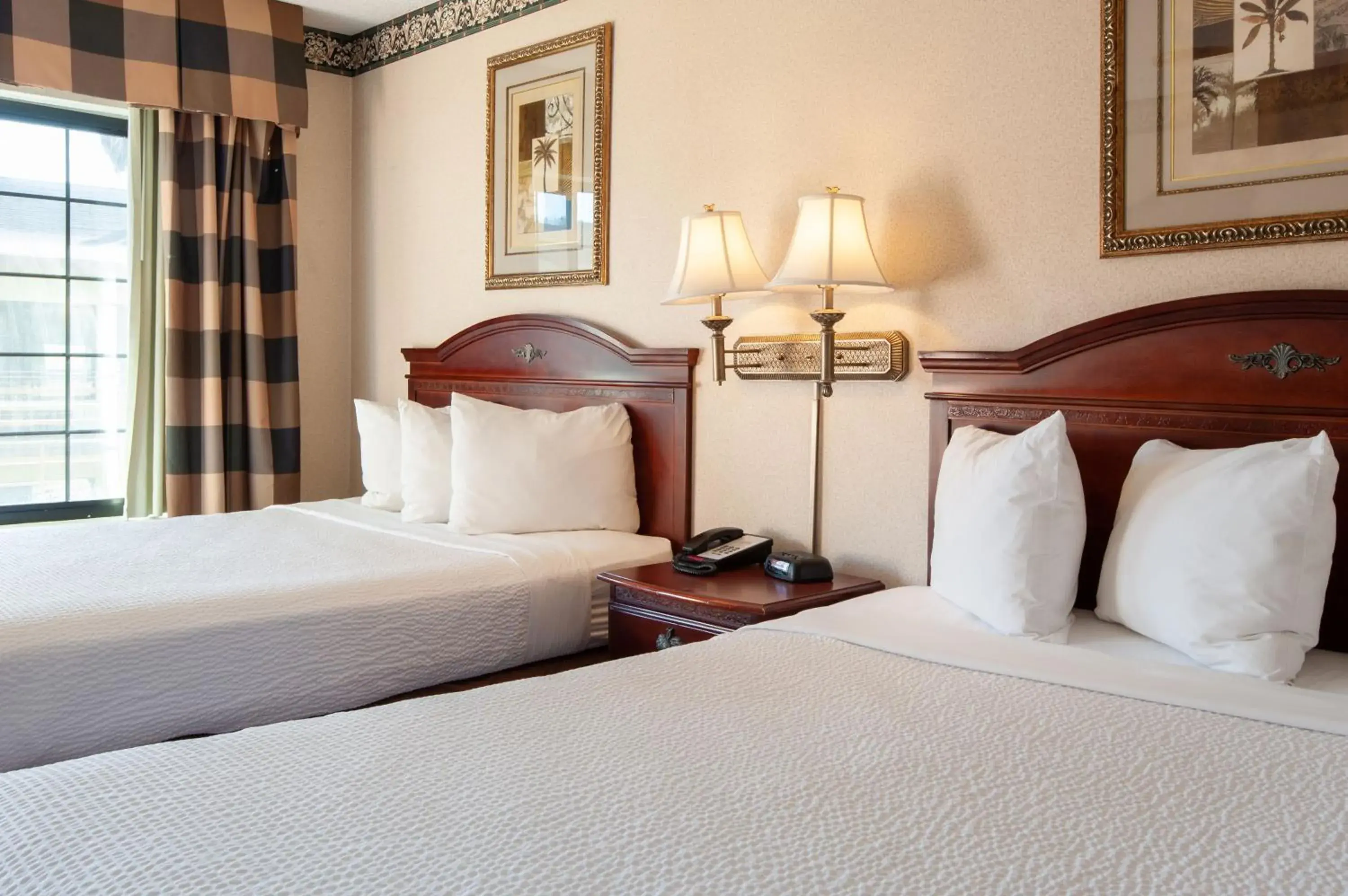 Bed in Studio City Court Yard Hotel Bed in Studio City Court Yard Hotel