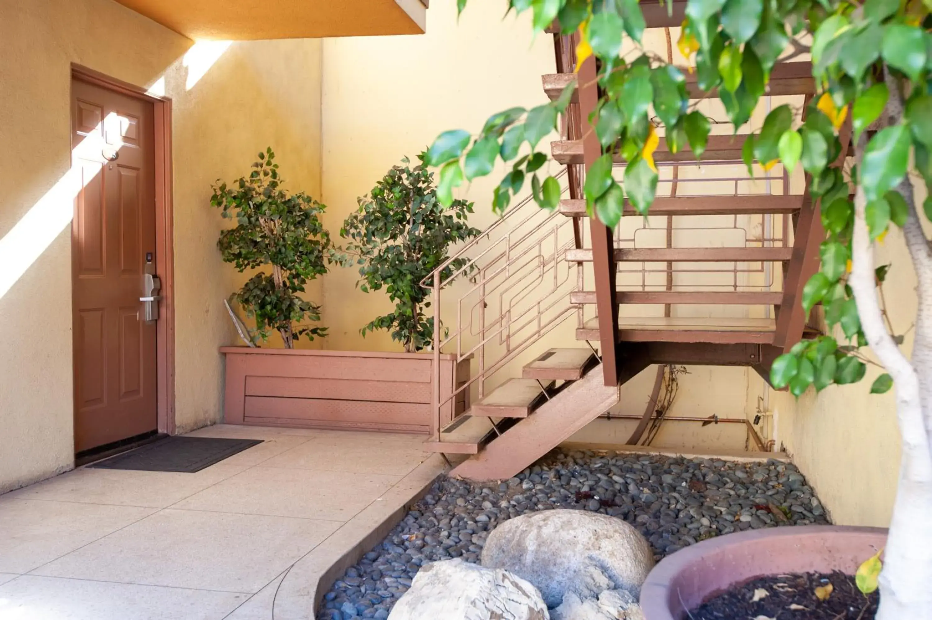 Property building in Studio City Court Yard Hotel Property building in Studio City Court Yard Hotel