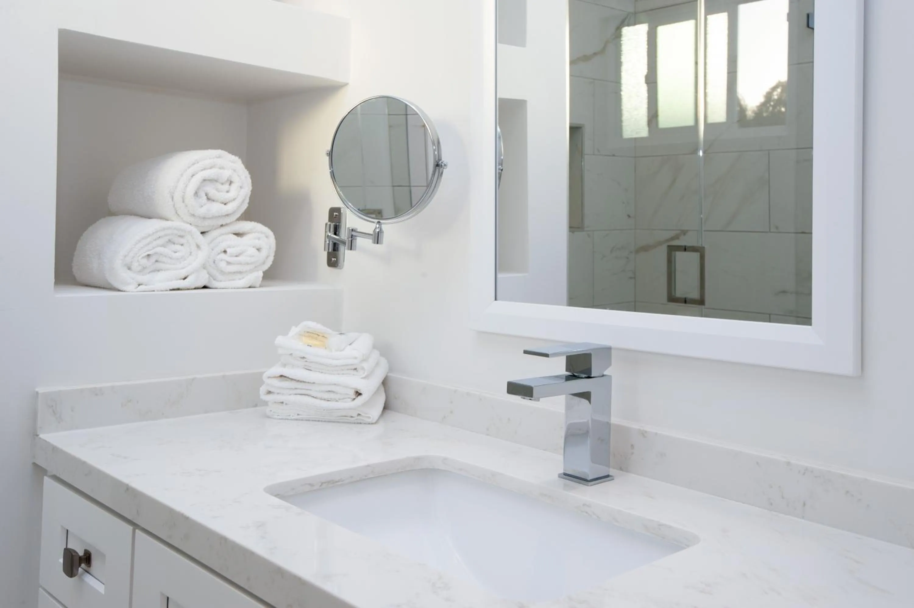 Bathroom in Studio City Court Yard Hotel