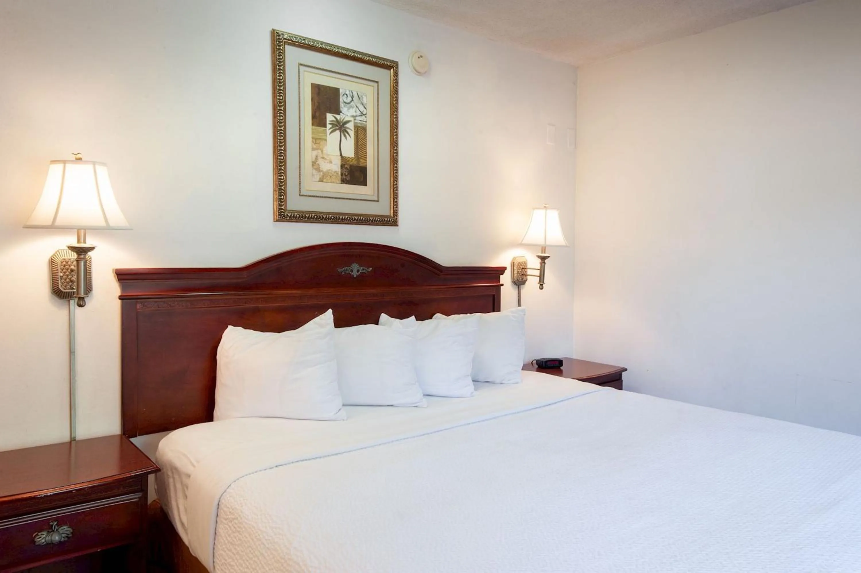 Bed in Studio City Court Yard Hotel