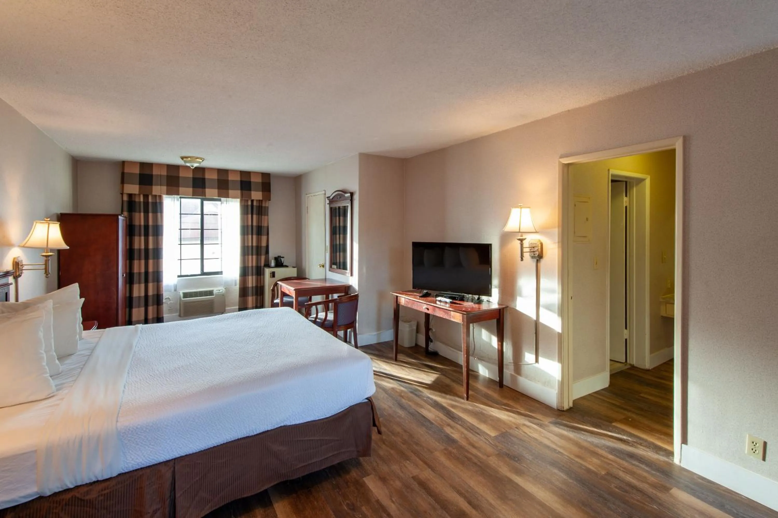 TV and multimedia, Bed in Studio City Court Yard Hotel