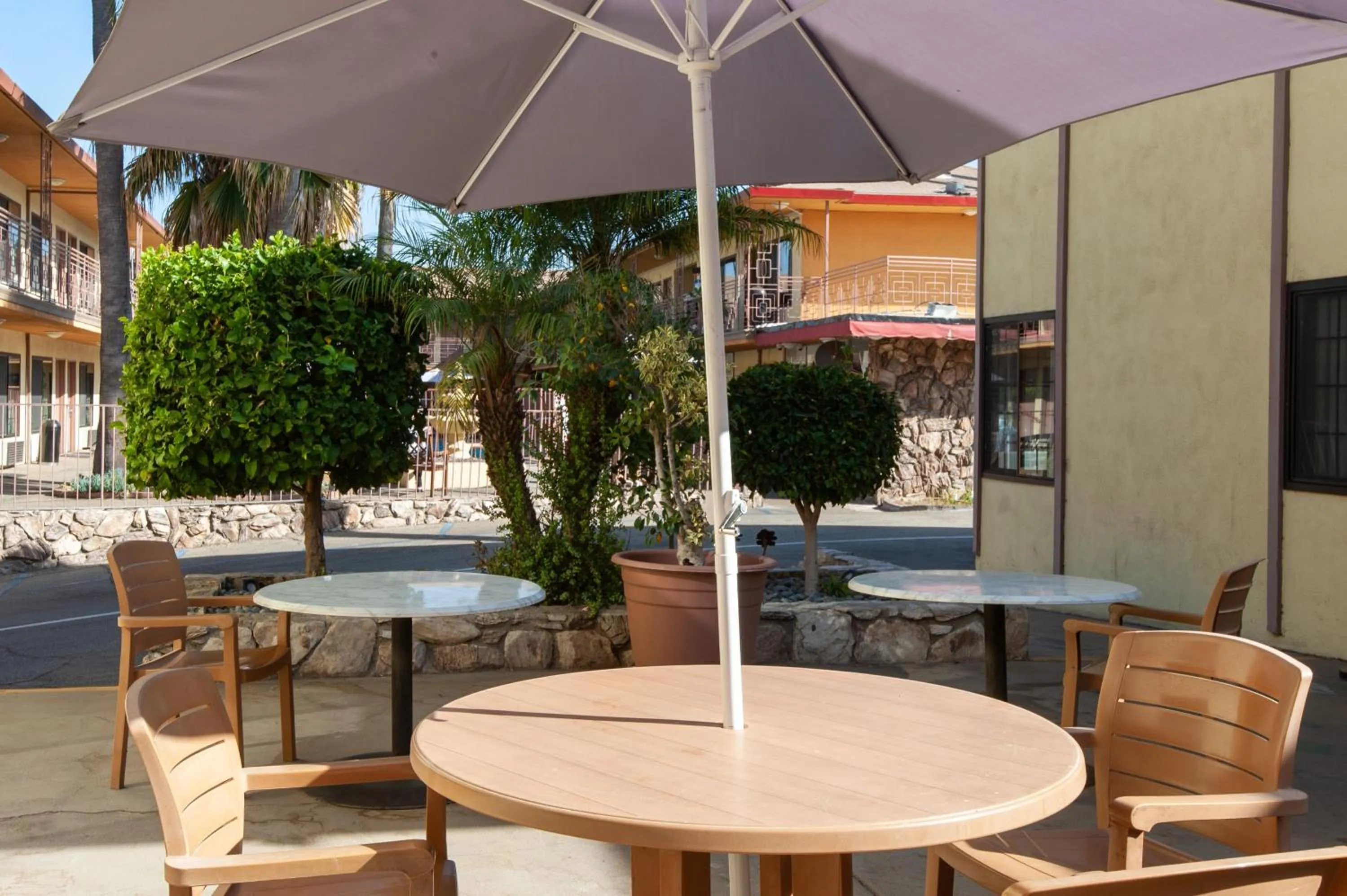 Patio in Studio City Court Yard Hotel