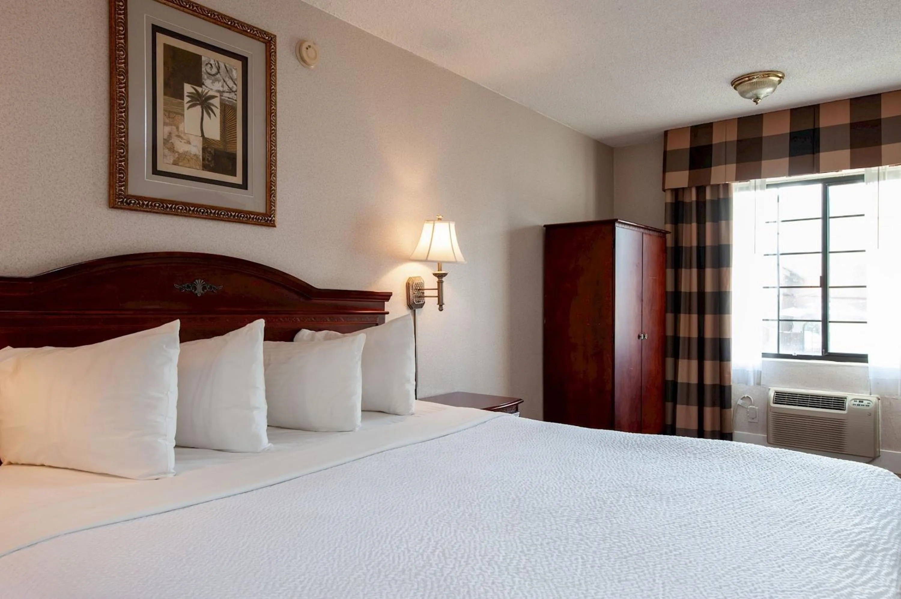 Bed in Studio City Court Yard Hotel