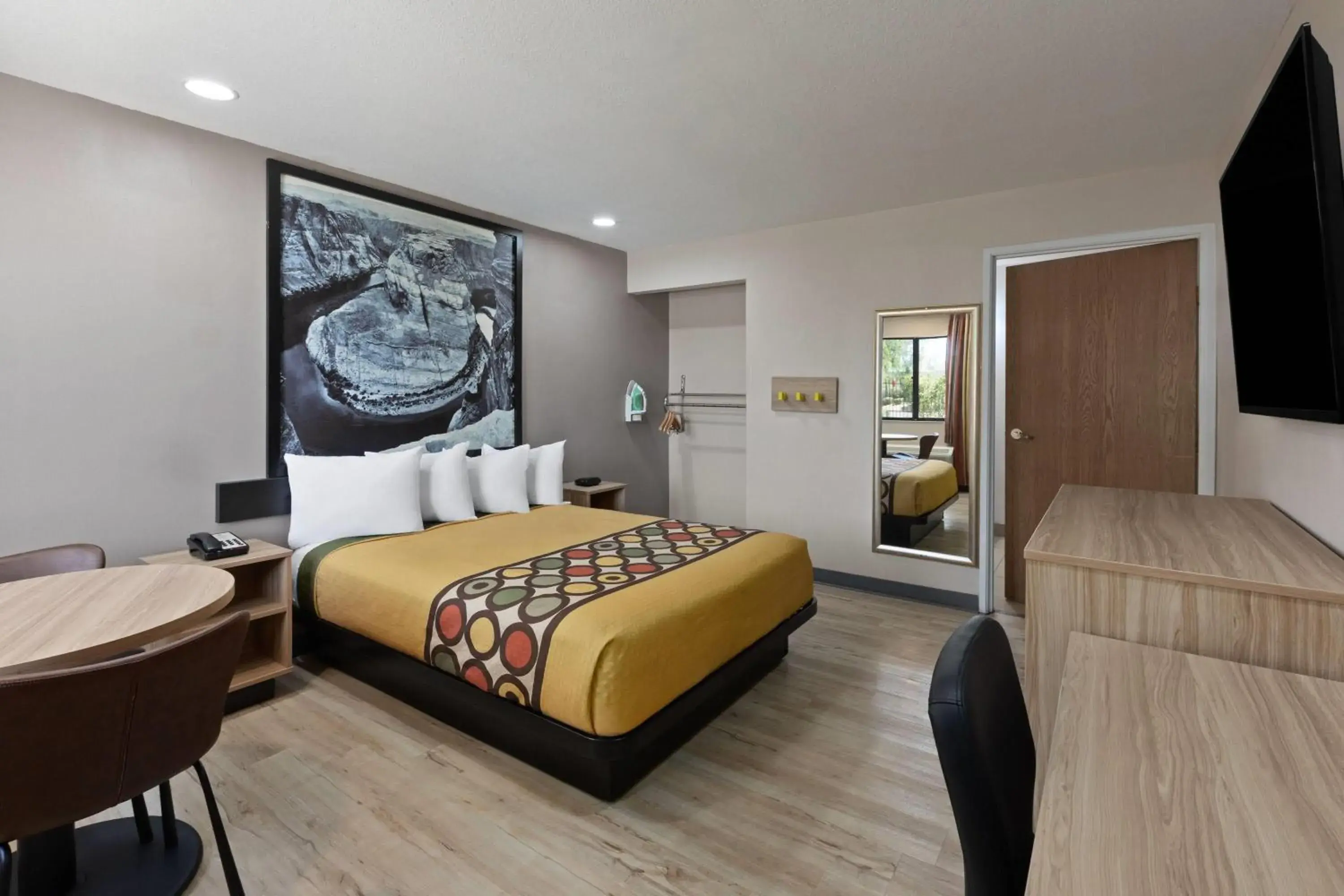 Queen Room - Mobility Access/Non-Smoking in Super 8 by Wyndham Tucson/Grant Road Area AZ Queen Room - Mobility Access/Non-Smoking in Super 8 by Wyndham Tucson/Grant Road Area AZ