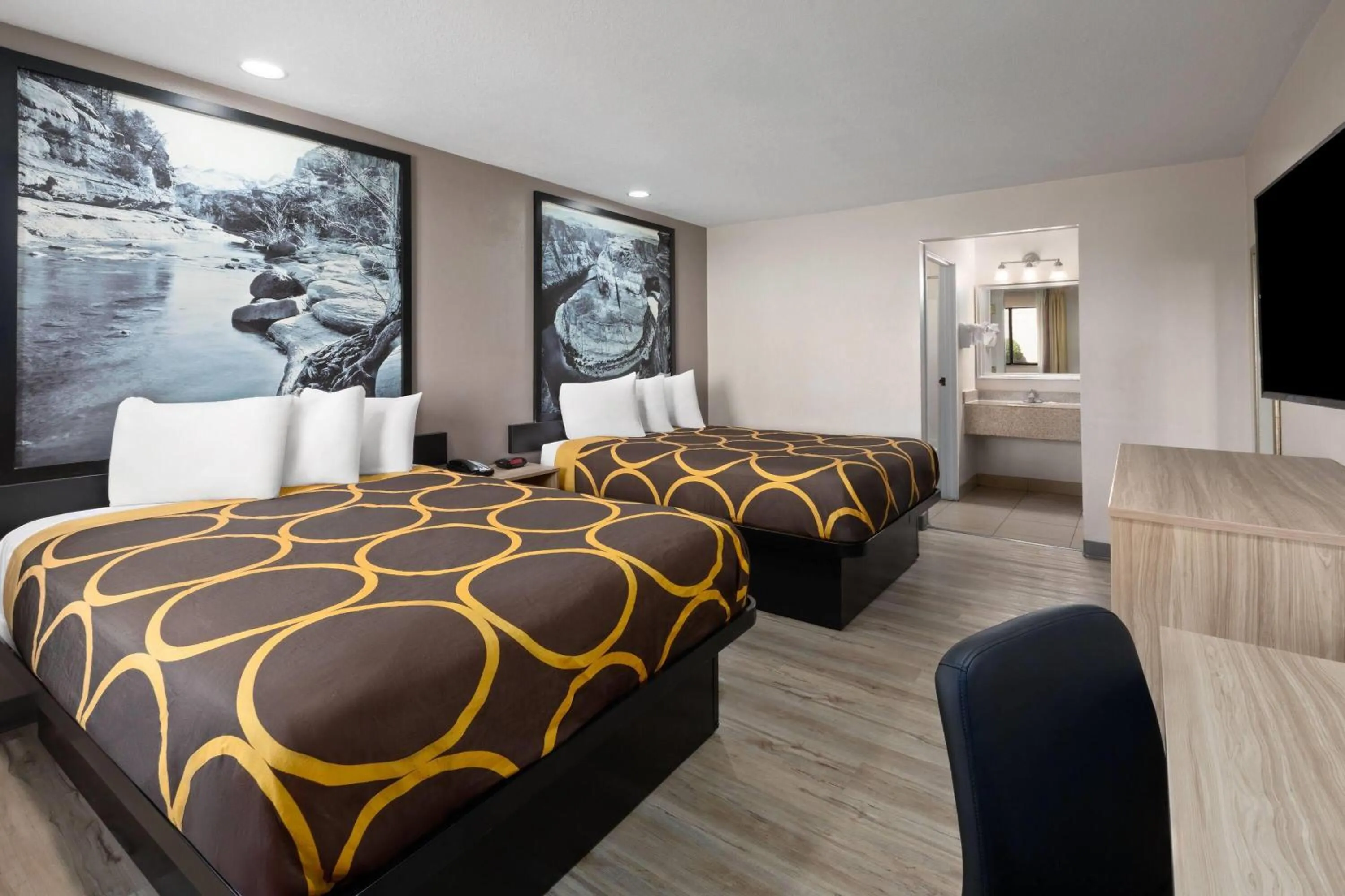 Photo of the whole room, Bed in Super 8 by Wyndham Tucson/Grant Road Area AZ