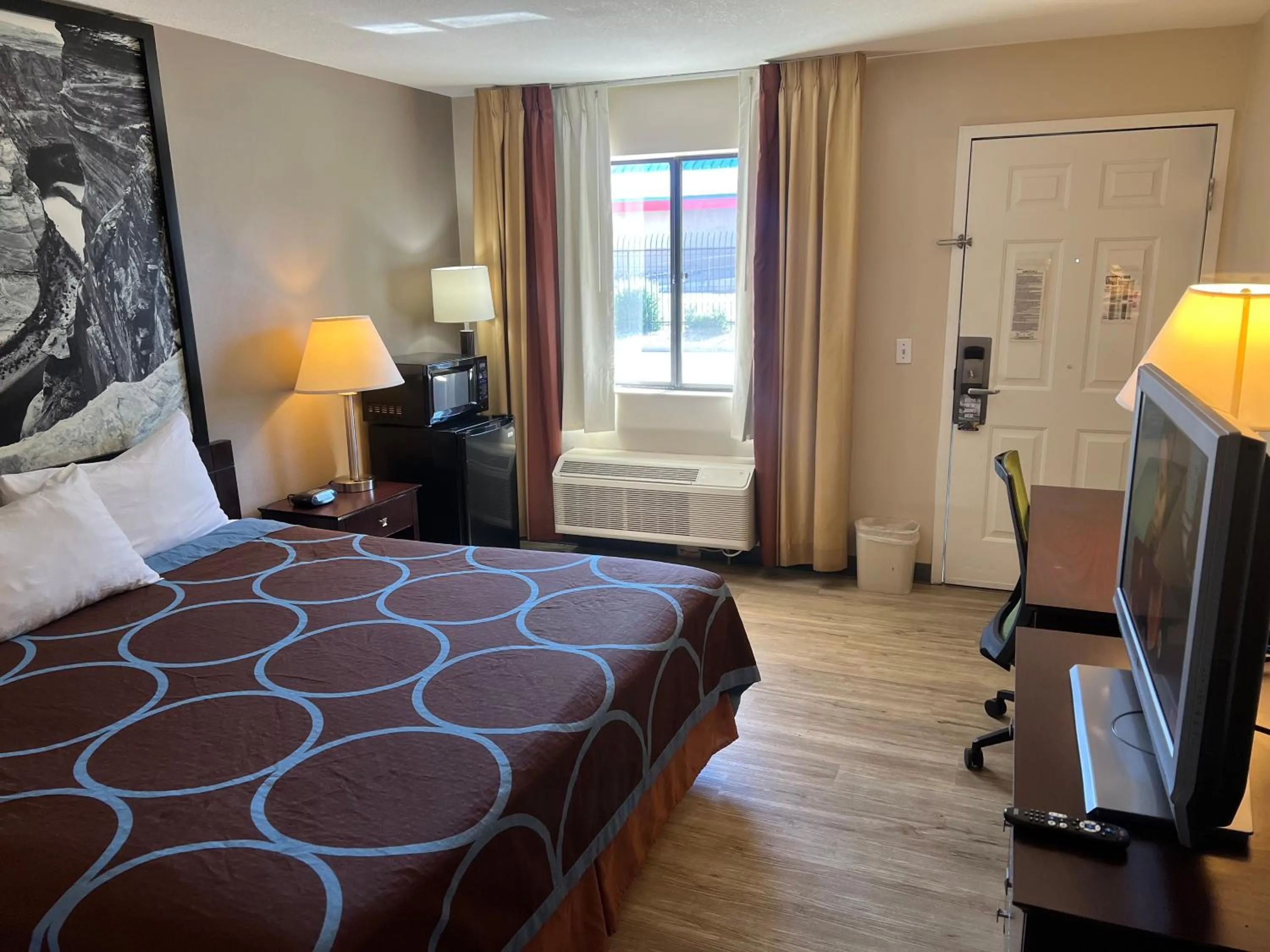 Bed in Super 8 by Wyndham Tucson/Grant Road Area AZ
