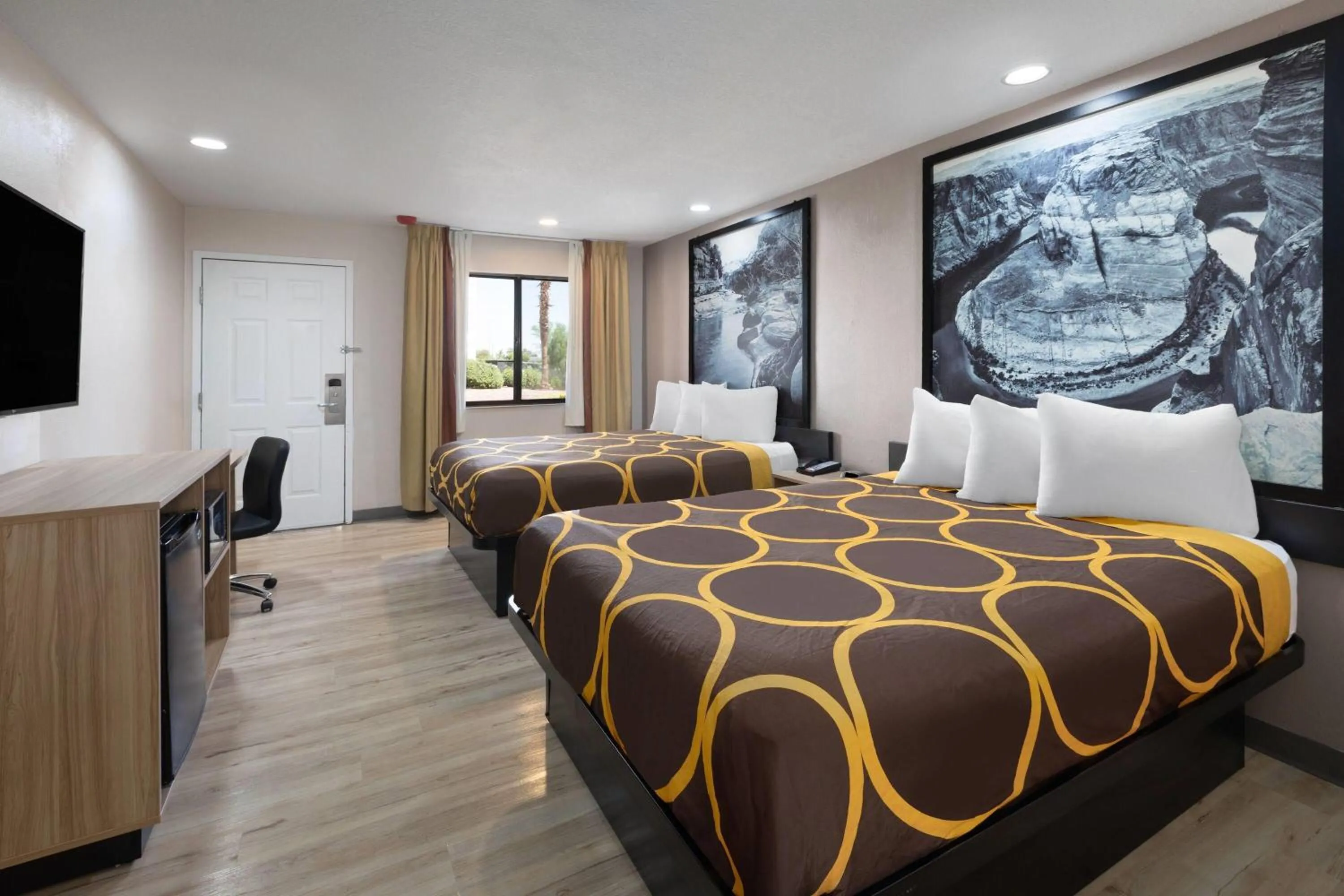 Photo of the whole room, Bed in Super 8 by Wyndham Tucson/Grant Road Area AZ