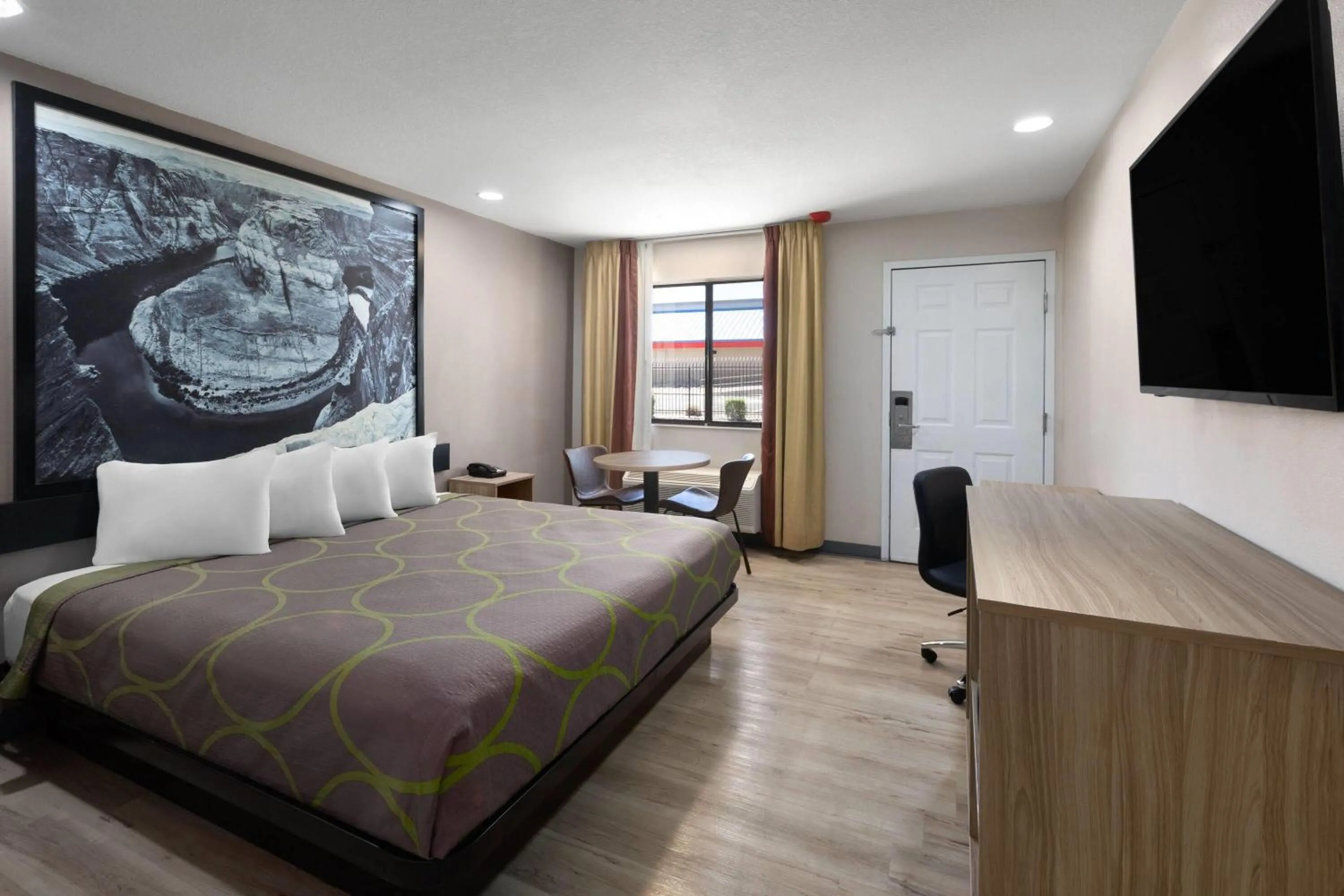 Photo of the whole room, Bed in Super 8 by Wyndham Tucson/Grant Road Area AZ