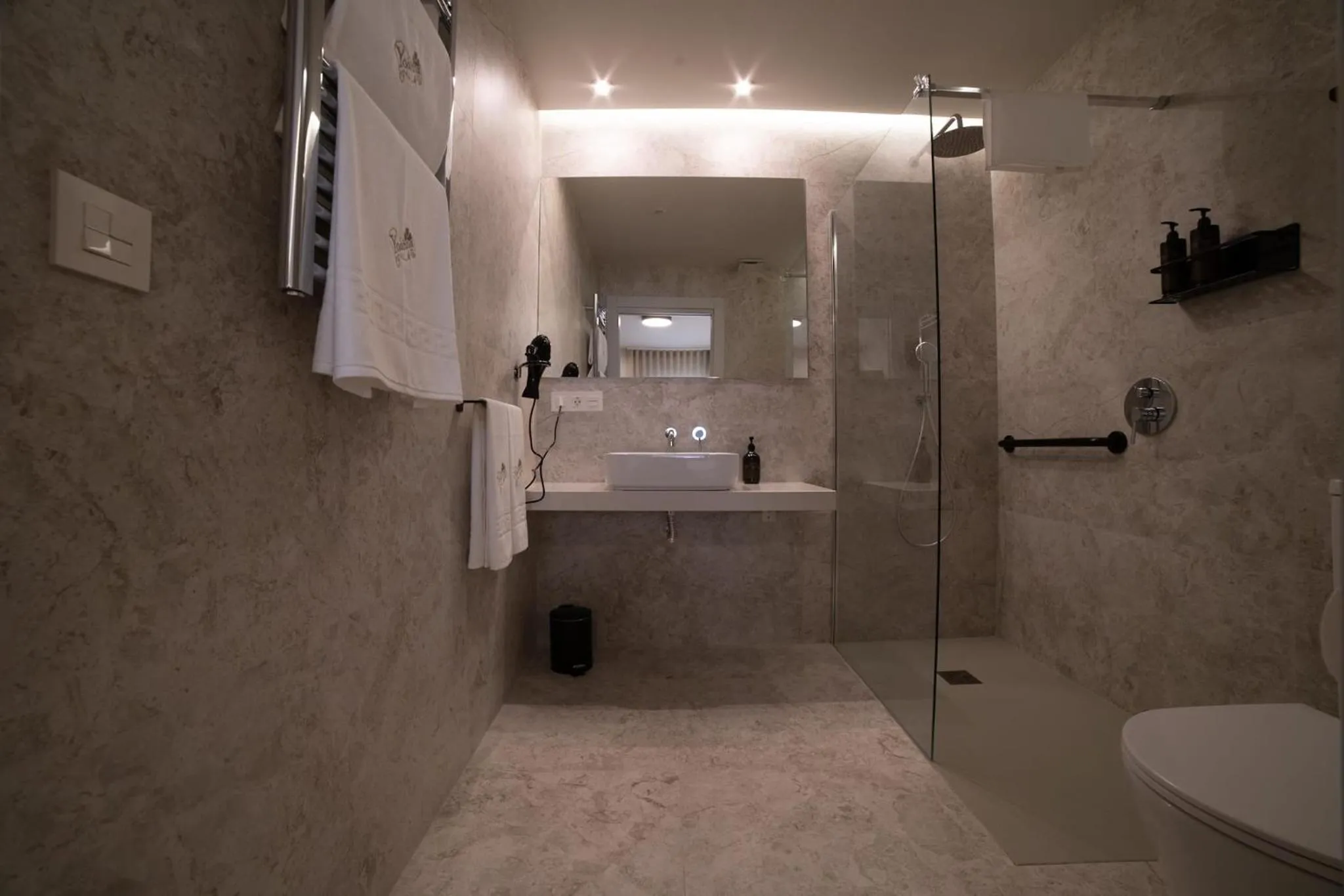 Yoanna Hotel