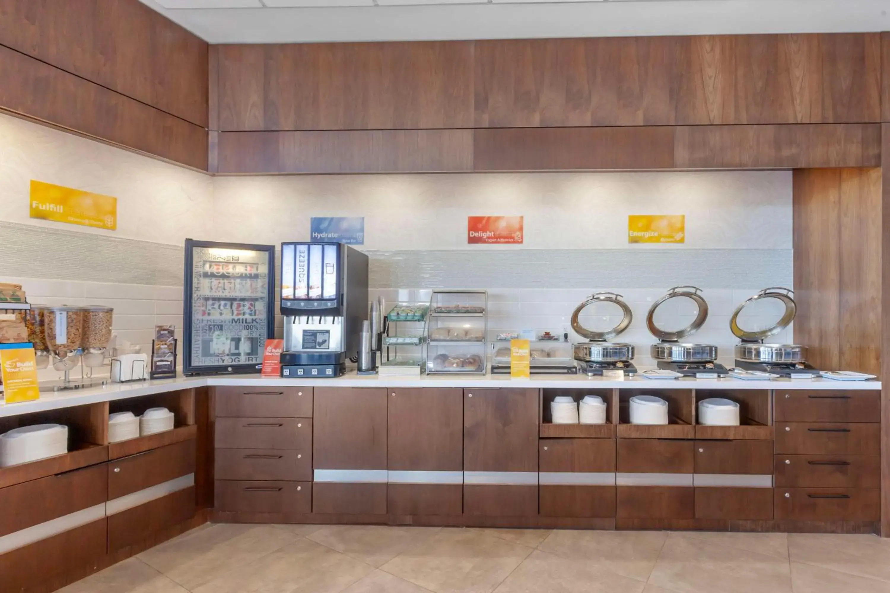 Breakfast in GLō Best Western Mississauga Corporate Centre Breakfast in GLō Best Western Mississauga Corporate Centre