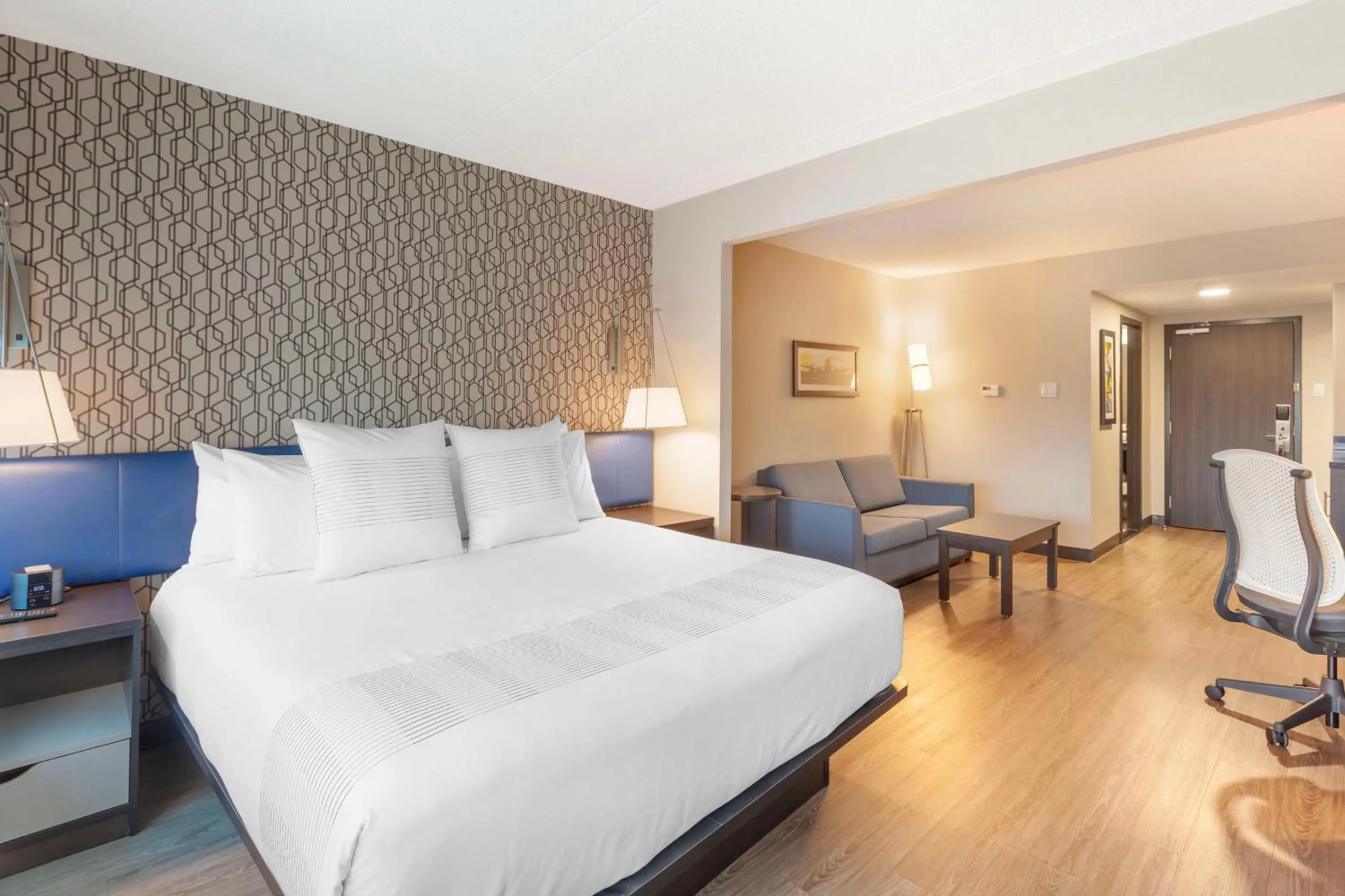 Bedroom, Bed in GLō Best Western Mississauga Corporate Centre