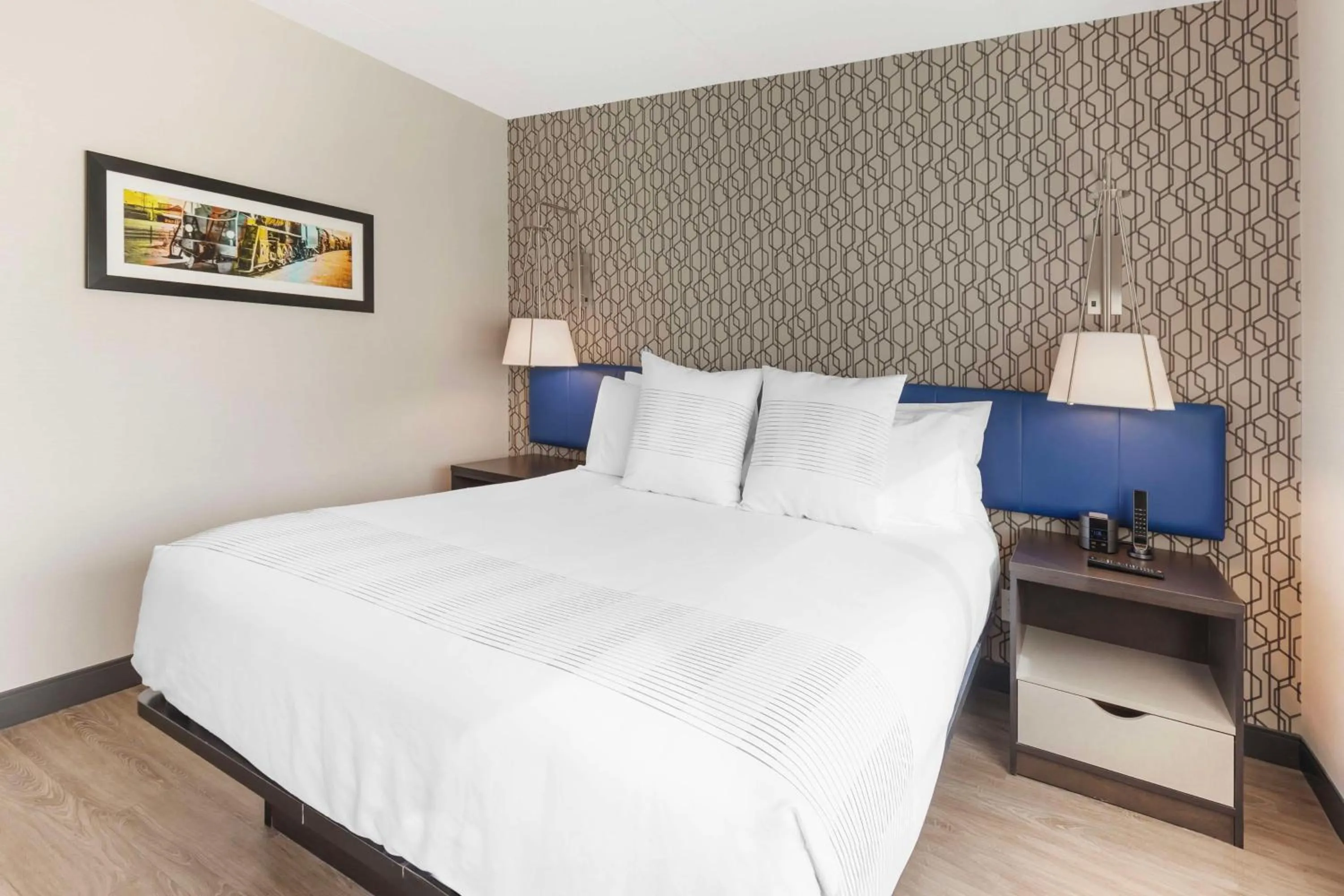 Bedroom, Bed in GLō Best Western Mississauga Corporate Centre