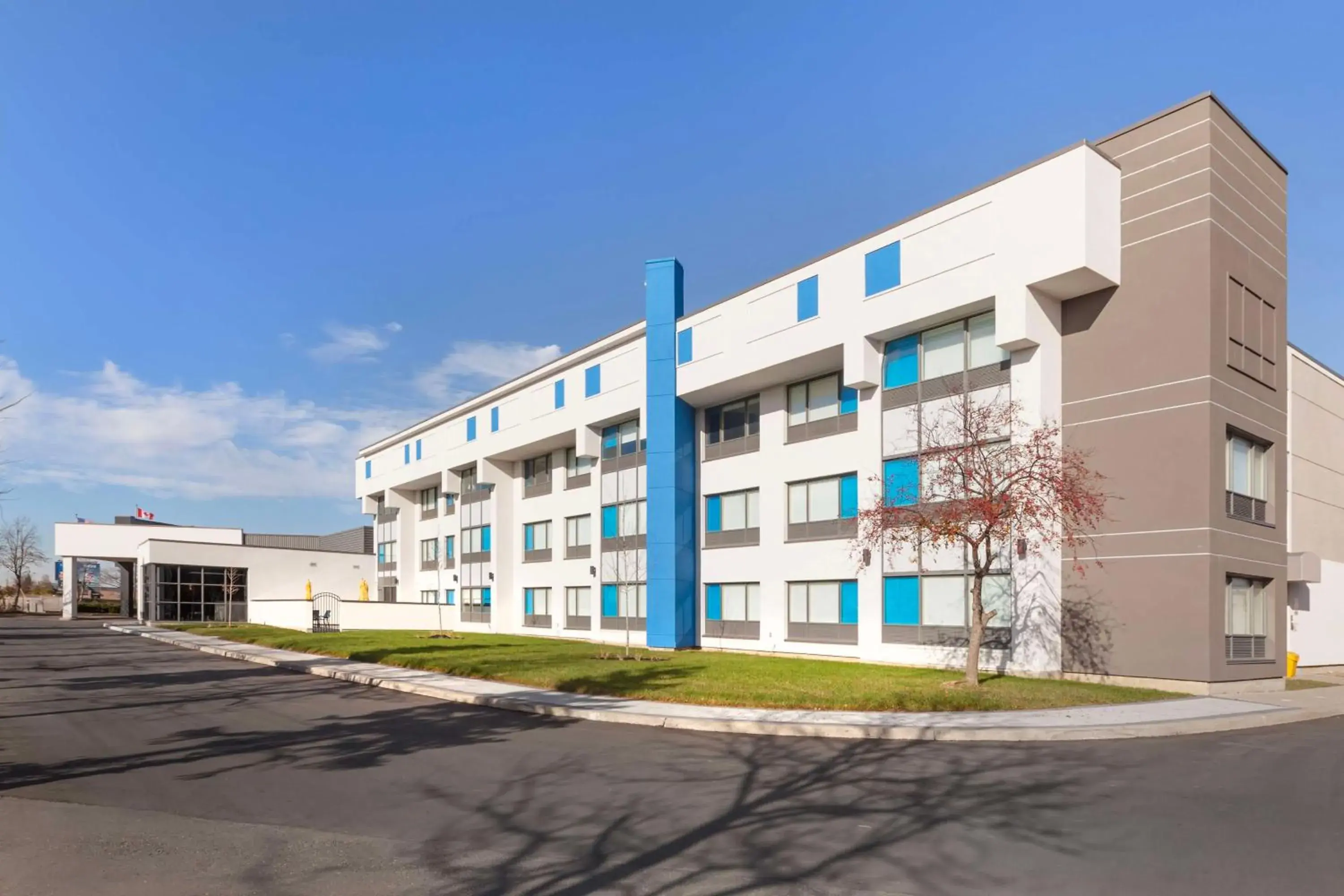 Property building in GLō Best Western Mississauga Corporate Centre Property building in GLō Best Western Mississauga Corporate Centre