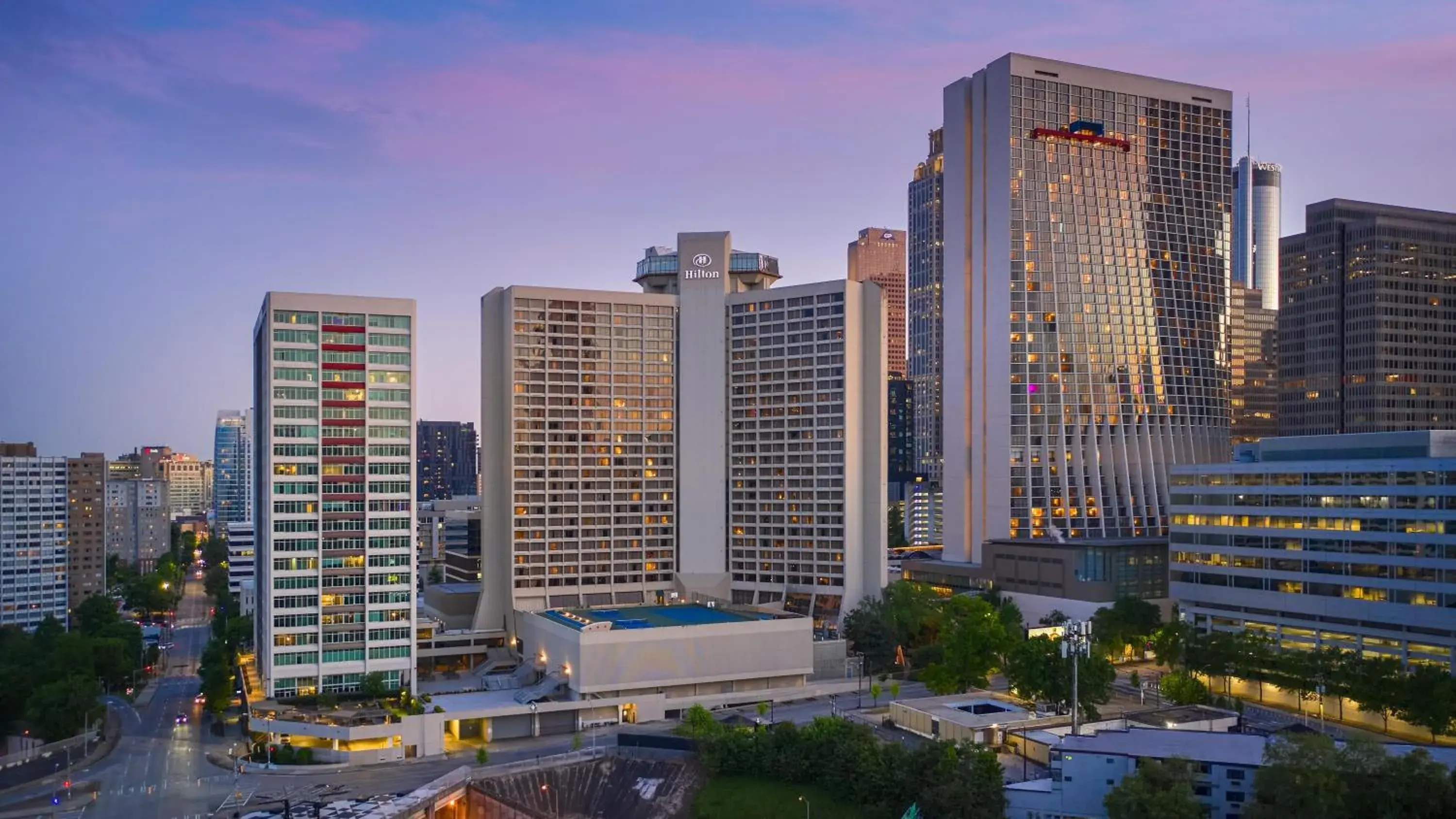 Property building in Hilton Atlanta Property building in Hilton Atlanta