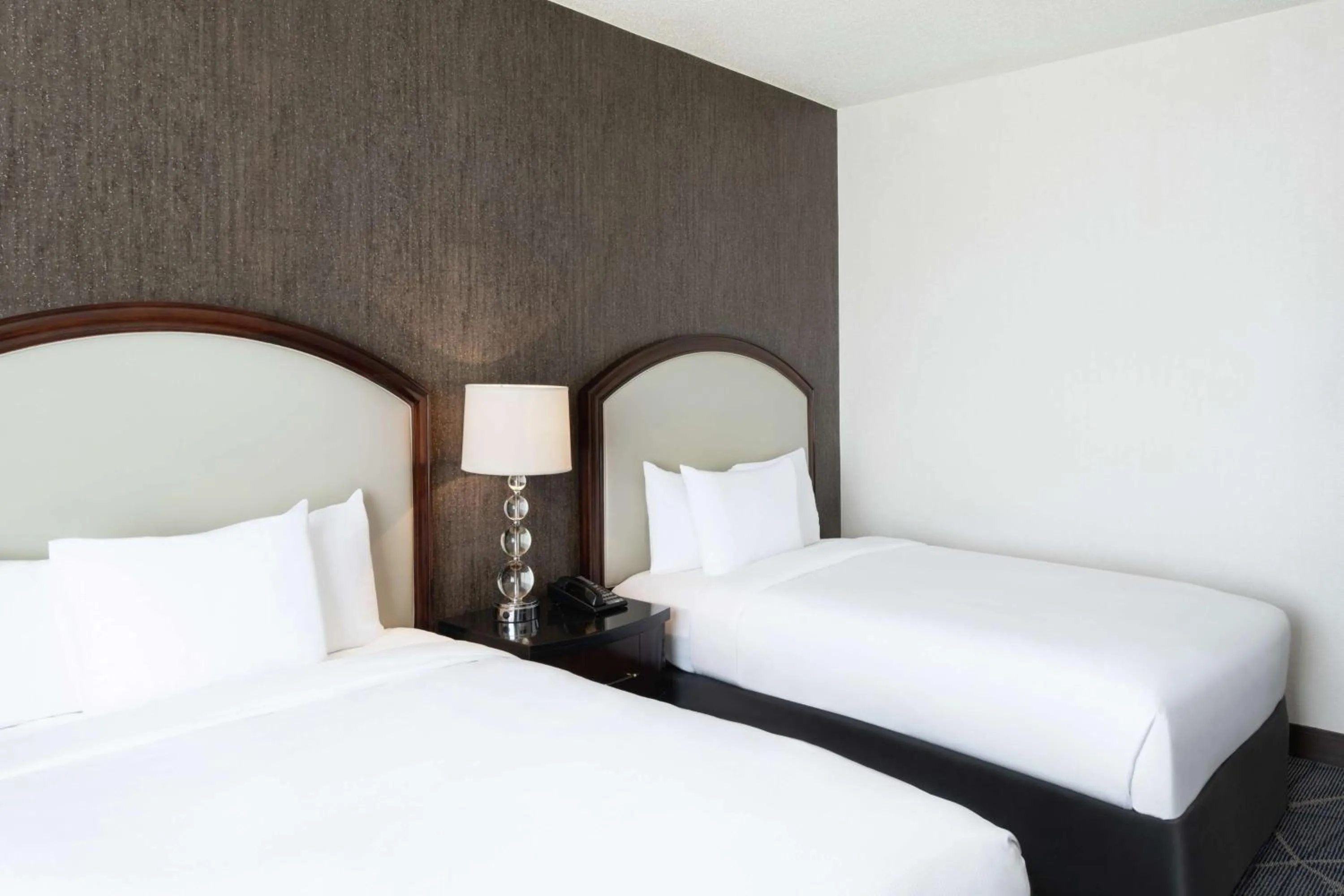 Double Room with Two Double Beds and Roll-in Shower - Mobility Access in Hilton Atlanta