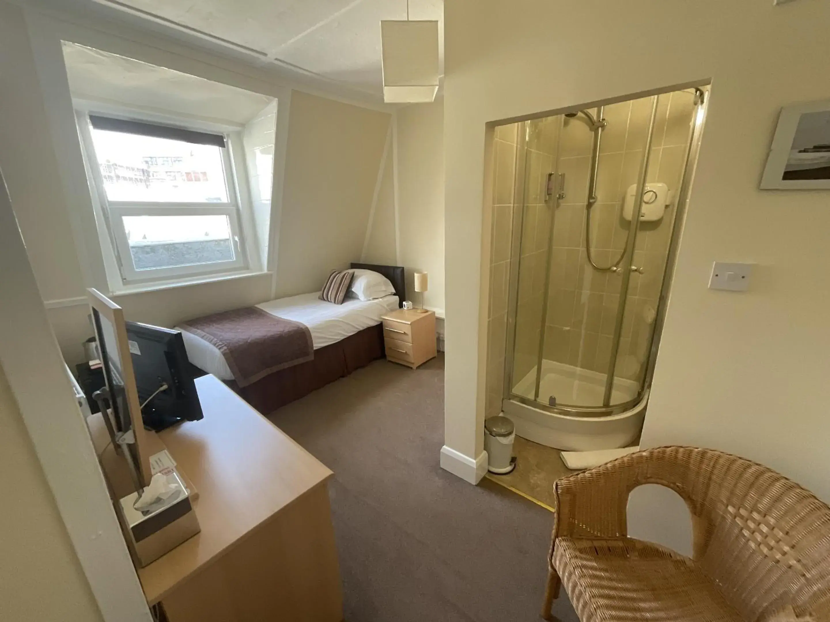 Single Room - single occupancy in Alexanders Single Room - single occupancy in Alexanders