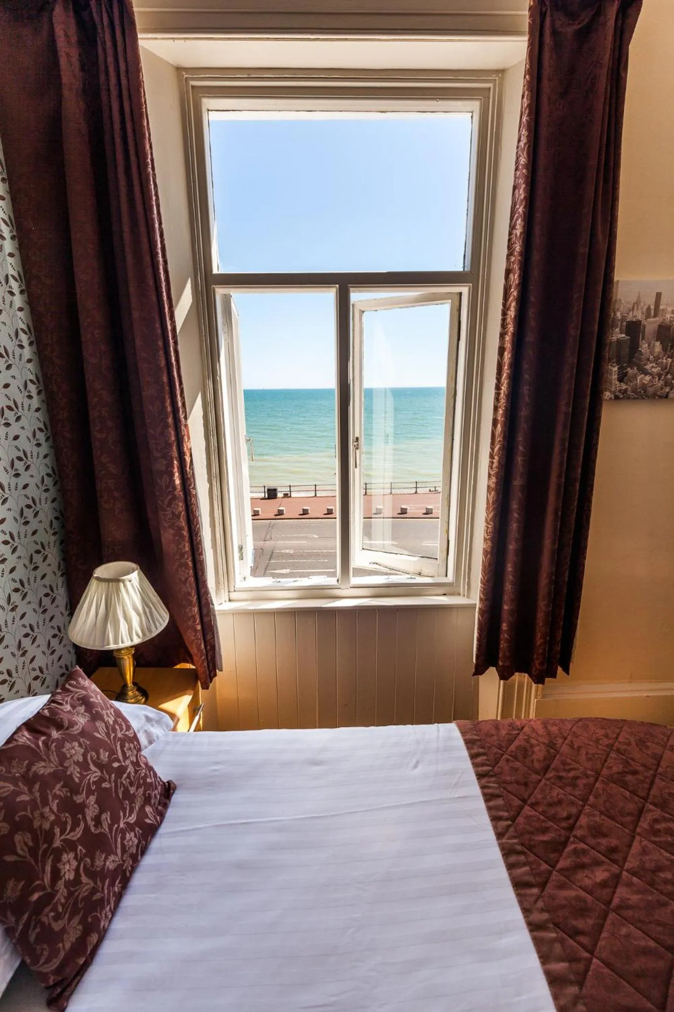 Bedroom, Bed in Alexanders