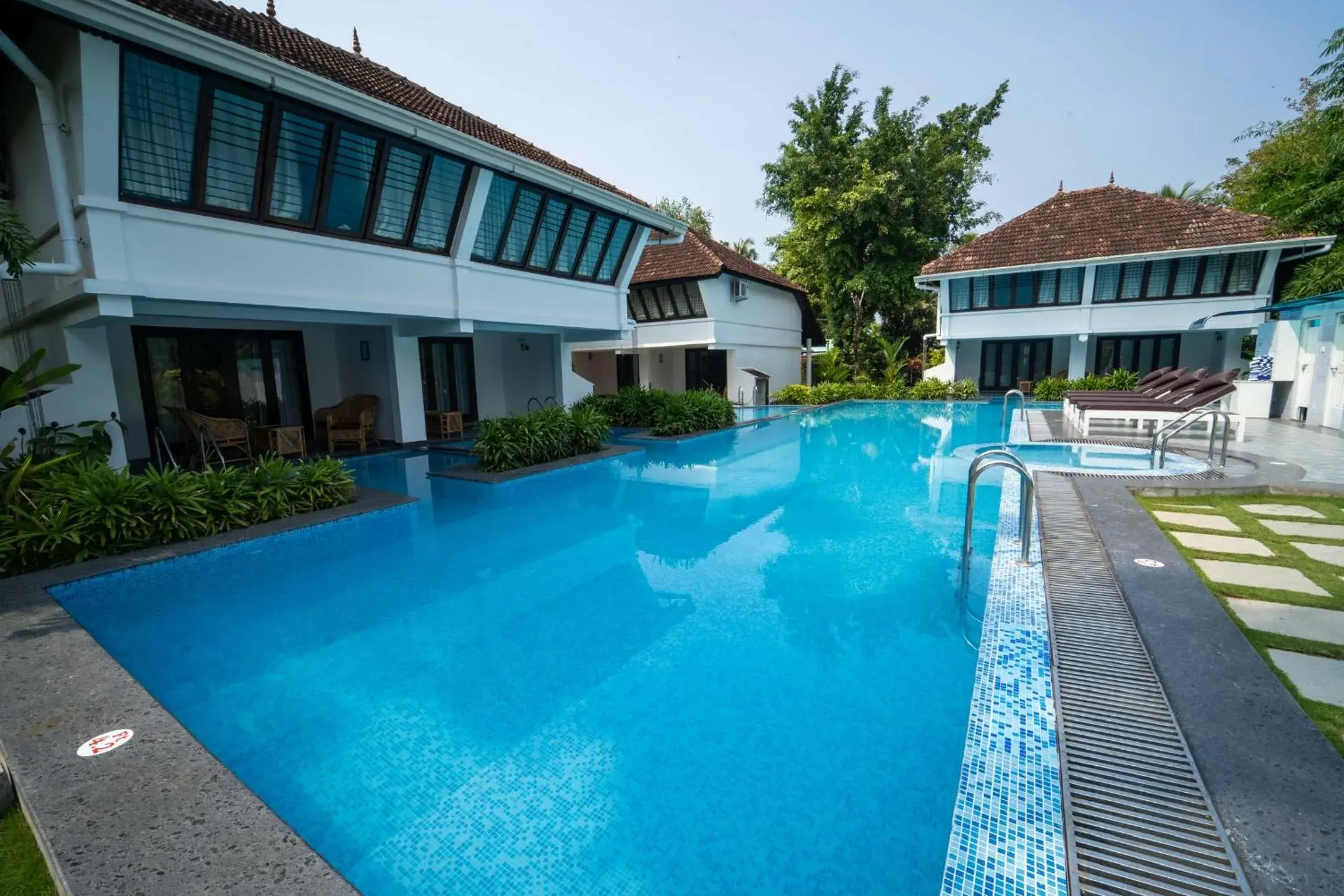 Swimming pool in Nihara Resort and Spa Cochin Swimming pool in Nihara Resort and Spa Cochin