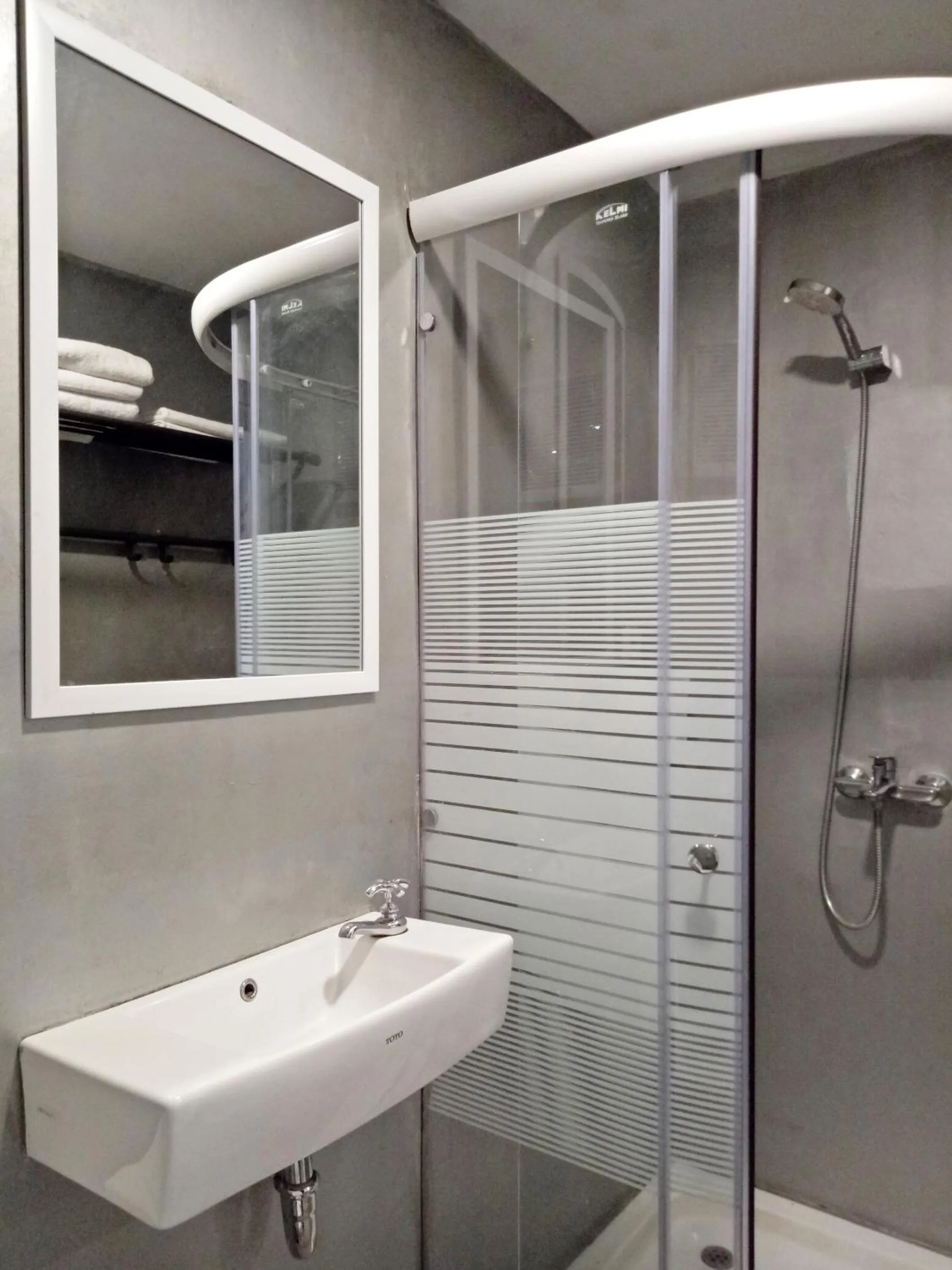 Shower in Hau Eco Lodges Citumang Pangandaran