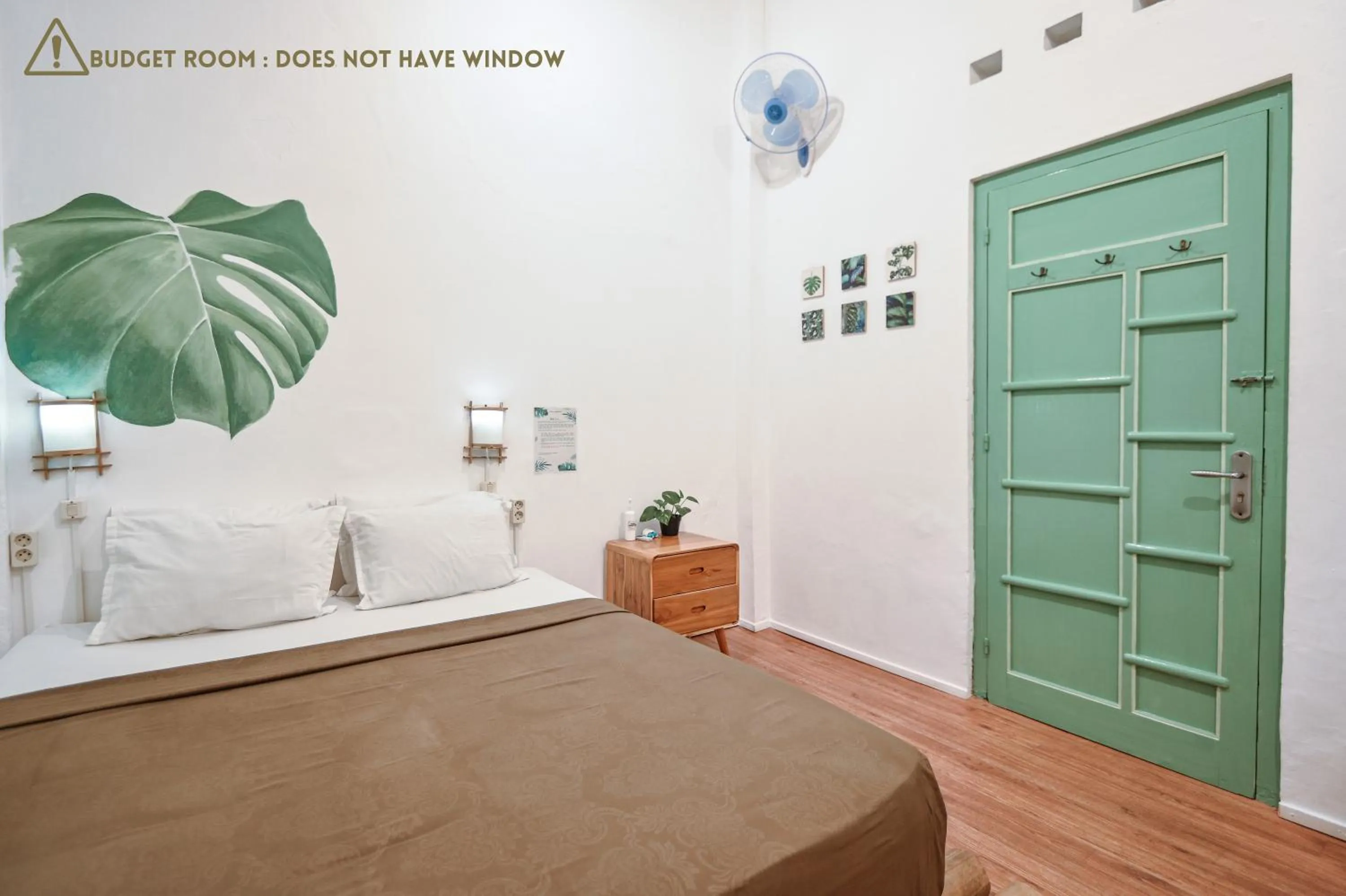 Photo of the whole room, Bed in Snooze