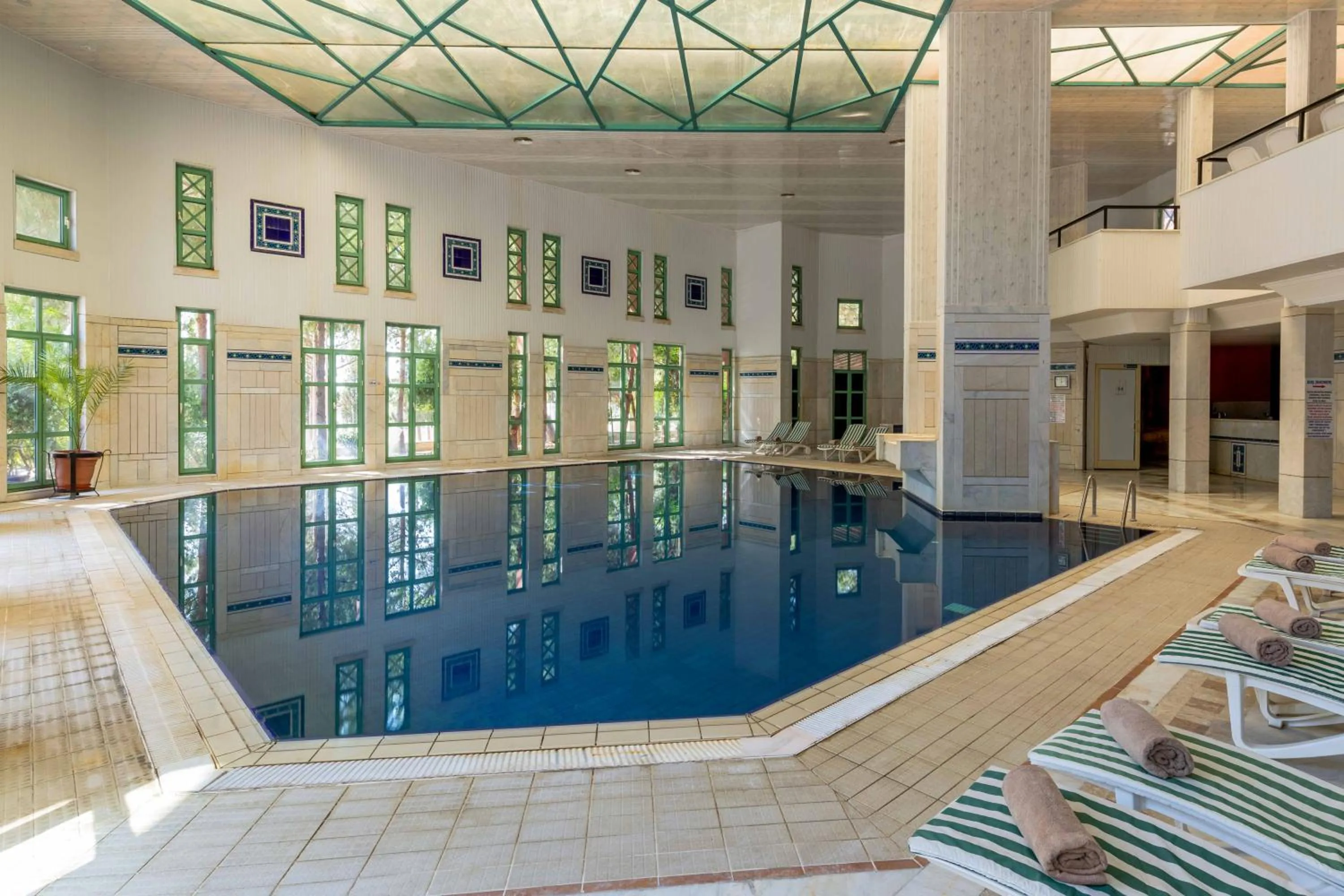 Swimming pool in Polat Thermal Hotel