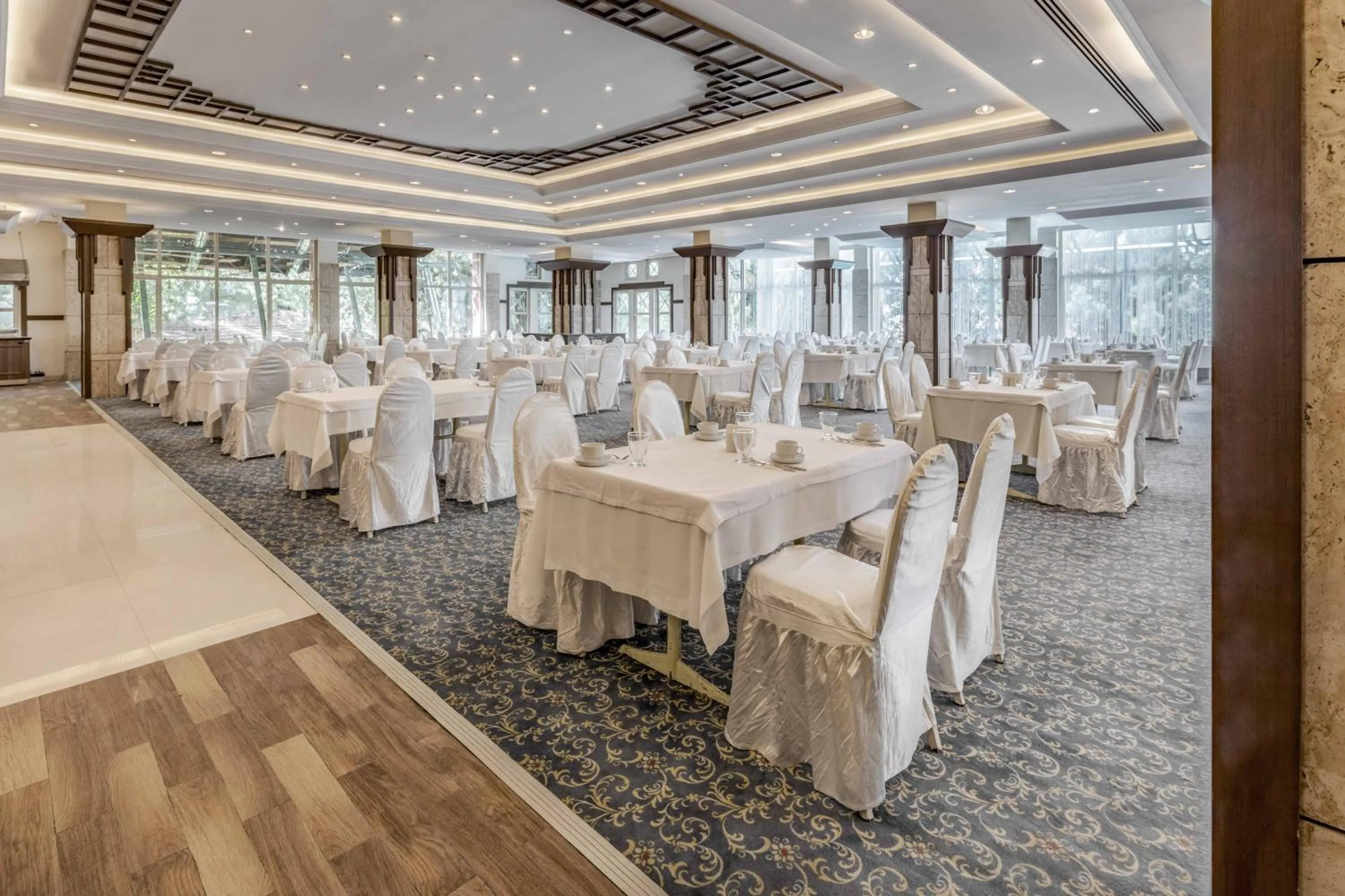 Restaurant/places to eat in Polat Thermal Hotel