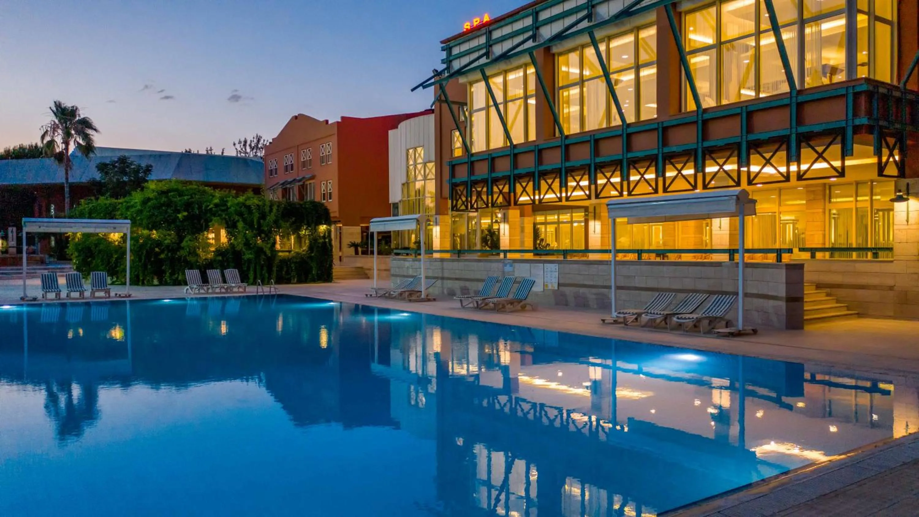 Swimming pool in Polat Thermal Hotel