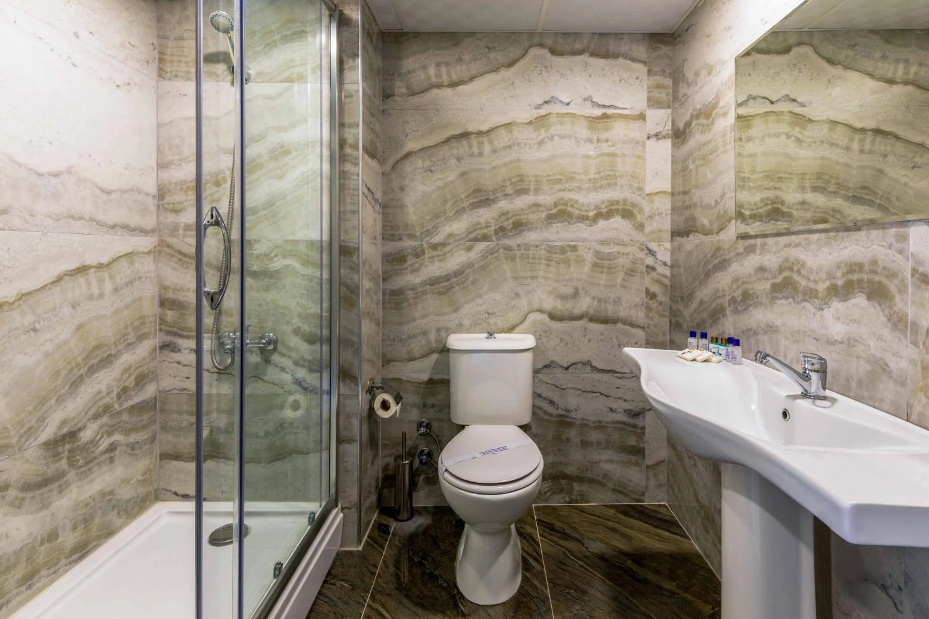 Shower in Polat Thermal Hotel