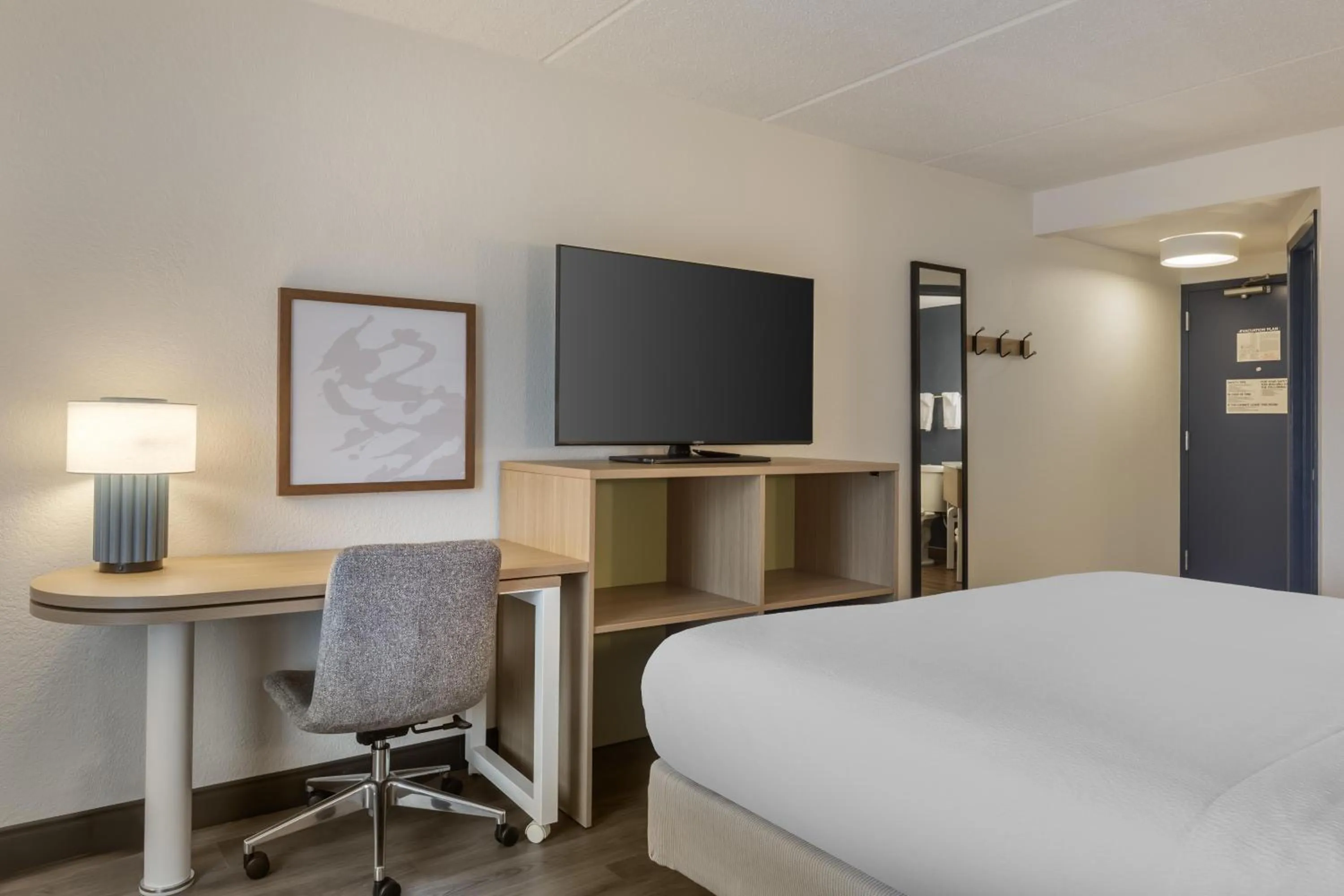 Bedroom, Bed in Spark by Hilton Atlanta Airport South College Park