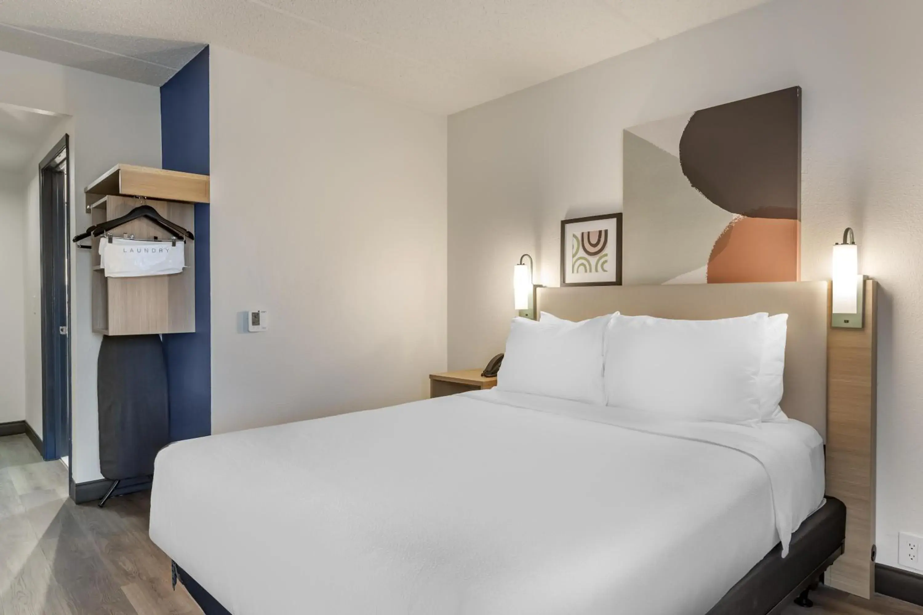 Bed in Spark by Hilton Atlanta Airport South College Park Bed in Spark by Hilton Atlanta Airport South College Park