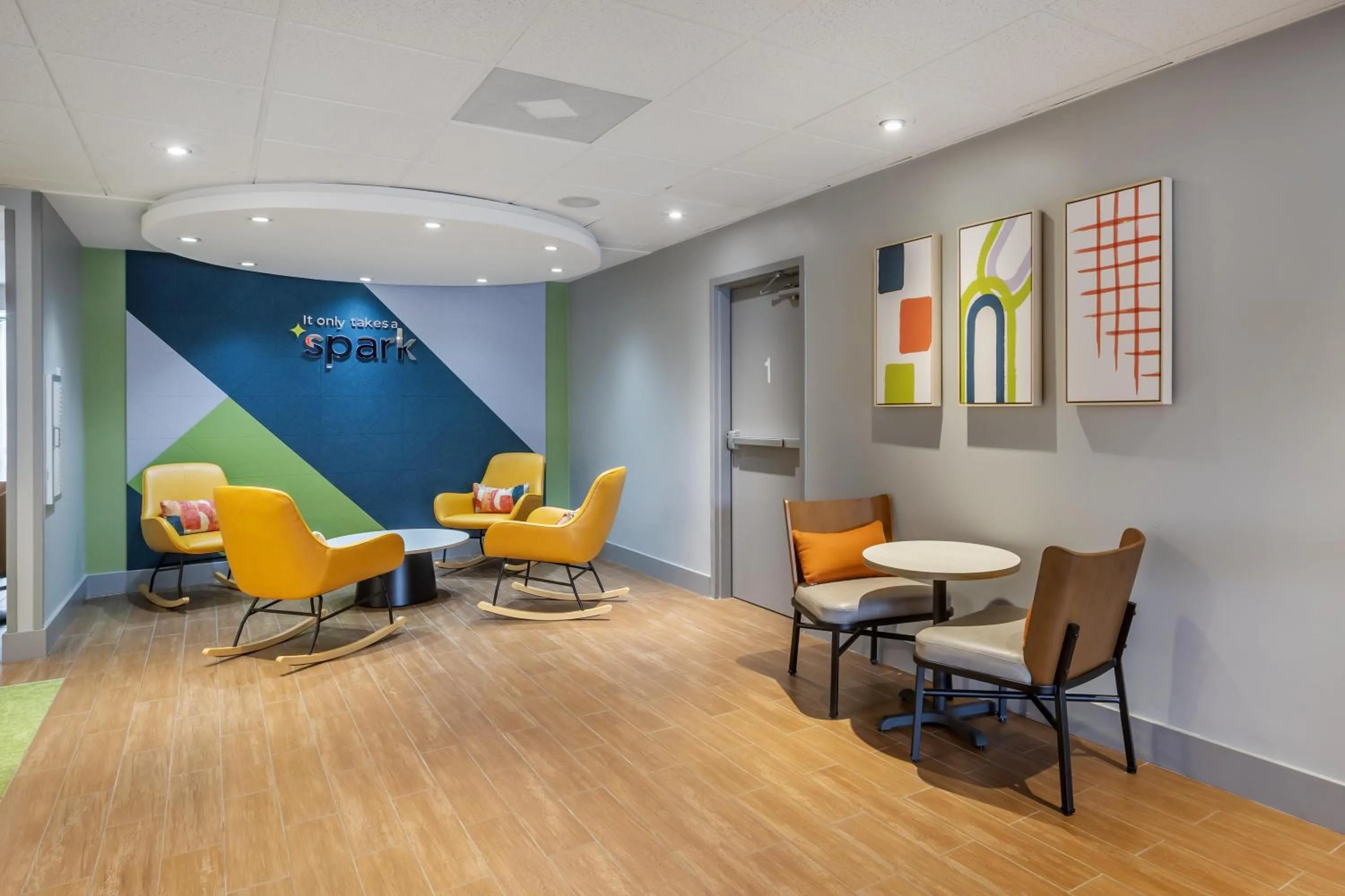 Lobby or reception in Spark by Hilton Atlanta Airport South College Park