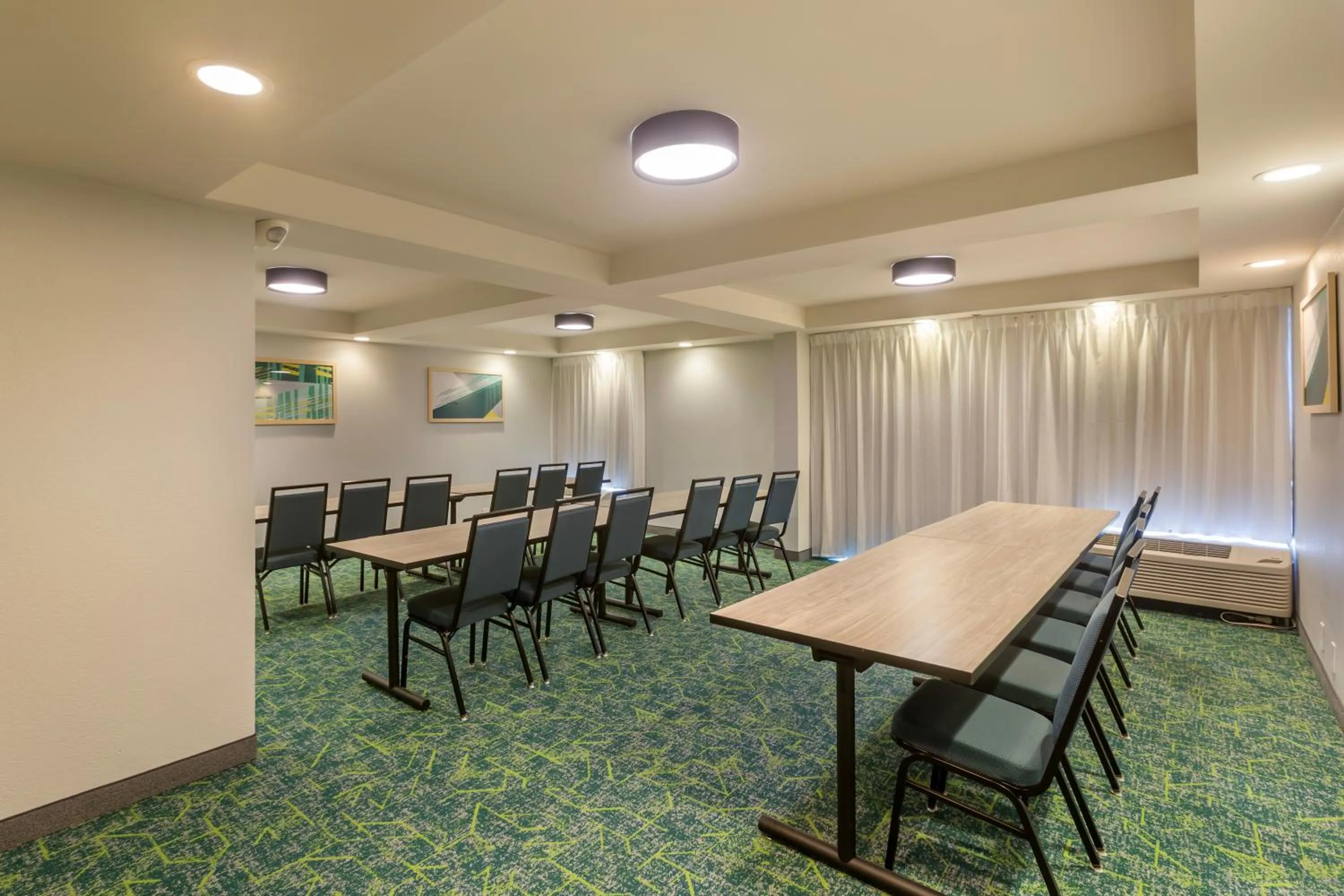 Meeting/conference room in Spark by Hilton Atlanta Airport South College Park