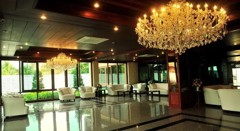 Lobby or reception in Green Hill Hotel Phayao Lobby or reception in Green Hill Hotel Phayao