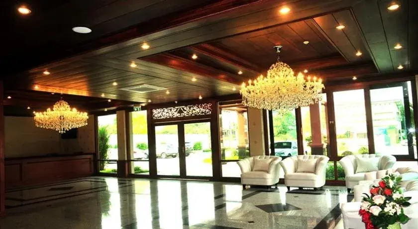 Lobby or reception in Green Hill Hotel Phayao Lobby or reception in Green Hill Hotel Phayao