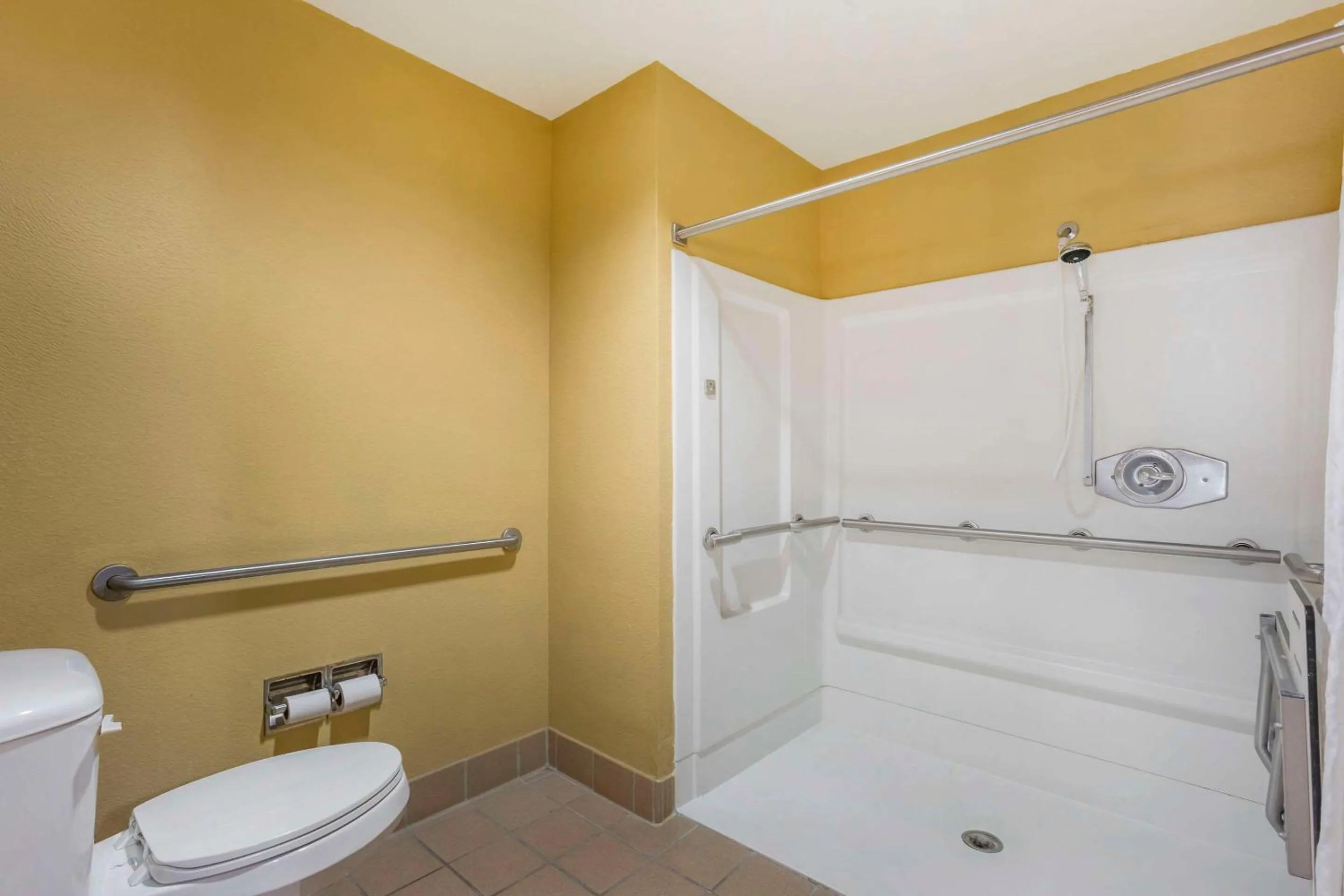 Bedroom in Comfort Inn Green Valley, Arizona