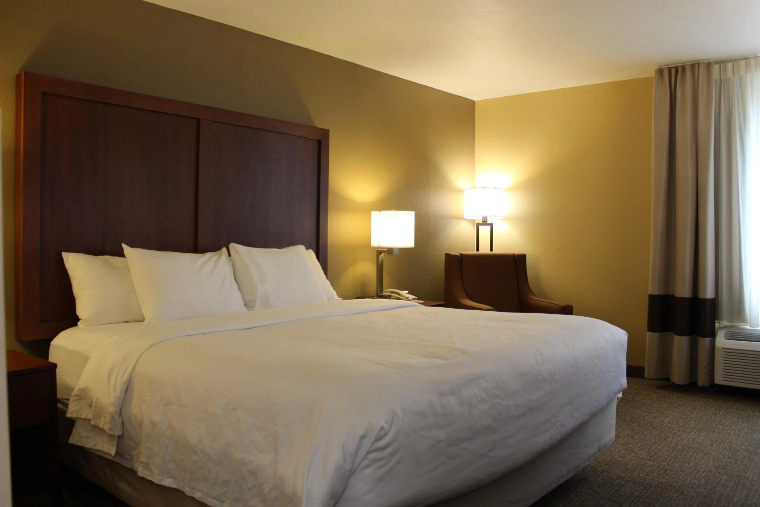 Bed in Comfort Inn Green Valley, Arizona